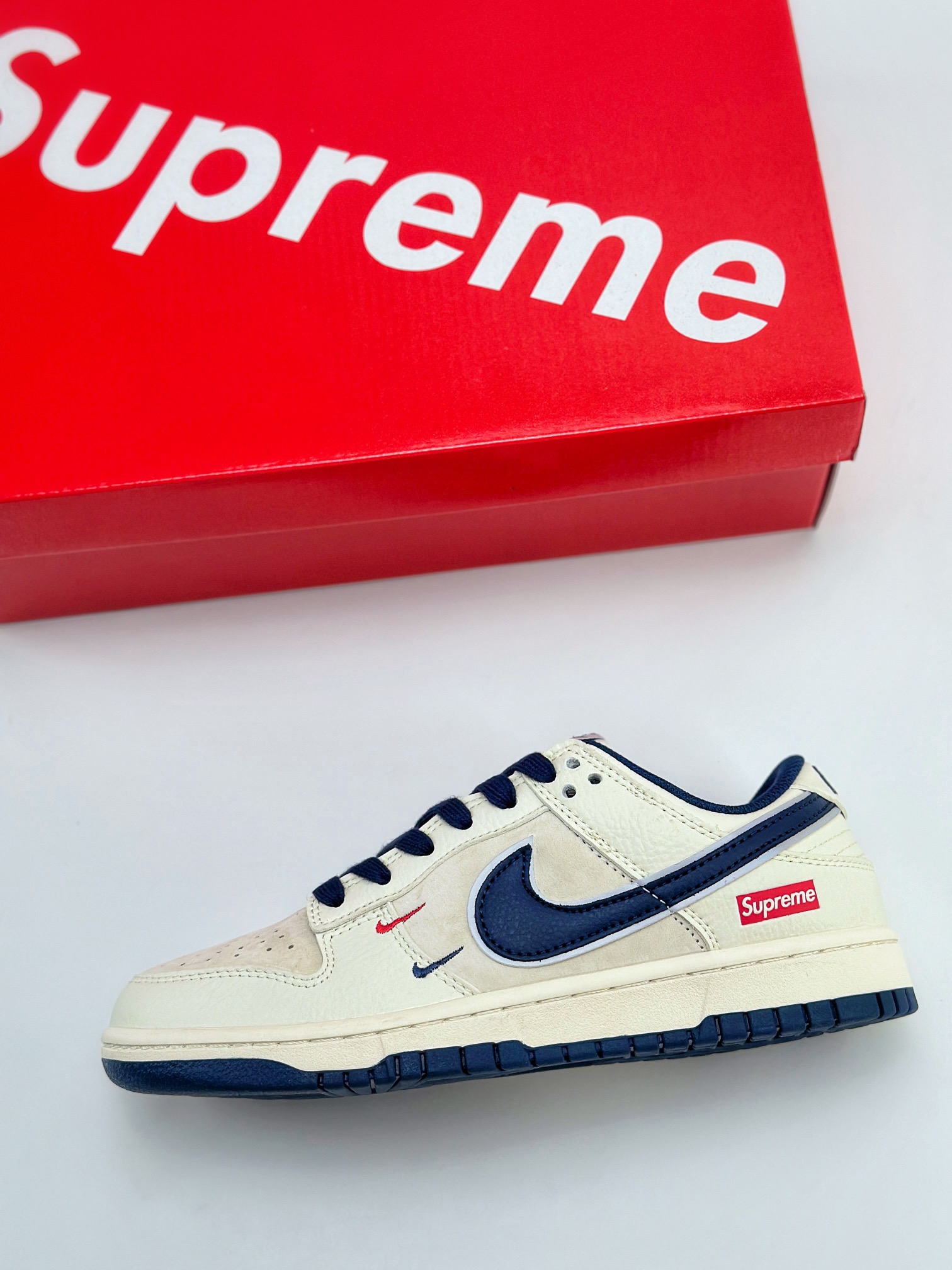 Nike SB Dunk Low x Supreme 白蓝双小钩  XX2025-668