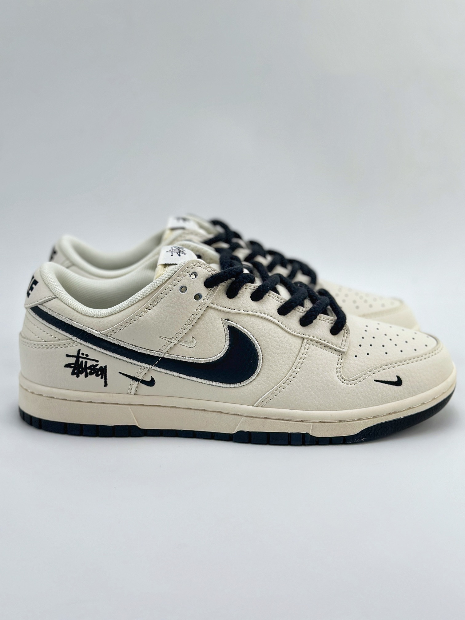 Nike SB Dunk Low x Stussy 白黑三小钩 SJ2068-283