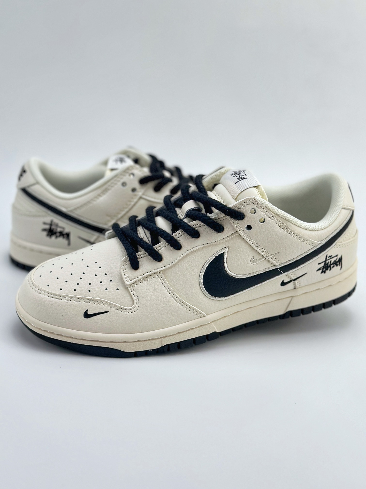 Nike SB Dunk Low x Stussy 白黑三小钩 SJ2068-283