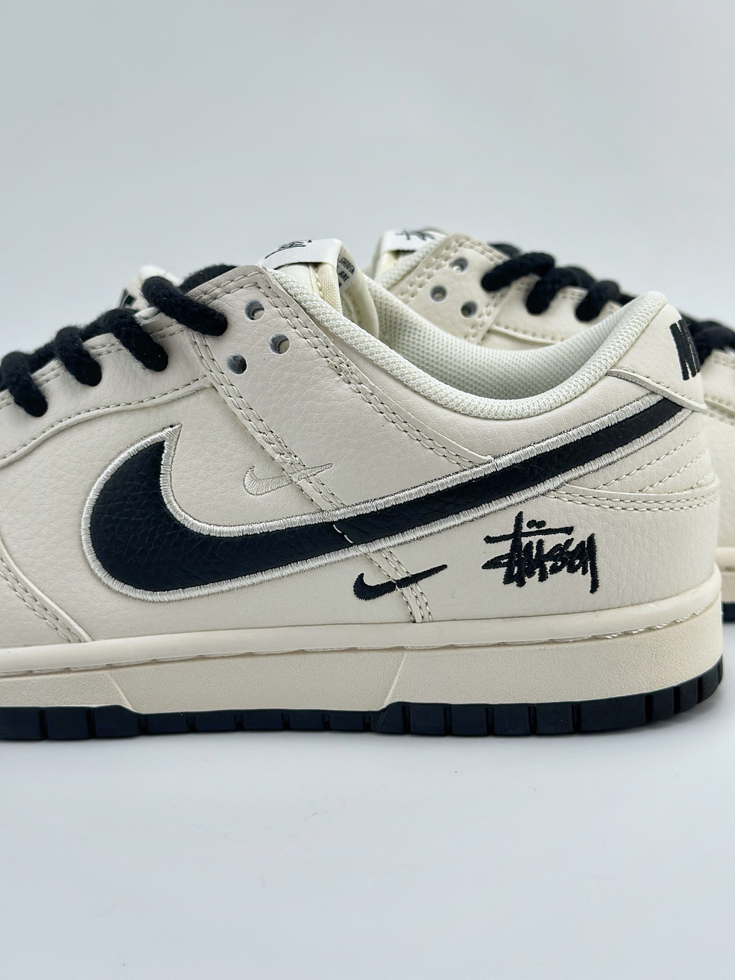 Nike SB Dunk Low x Stussy 白黑三小钩 SJ2068-283