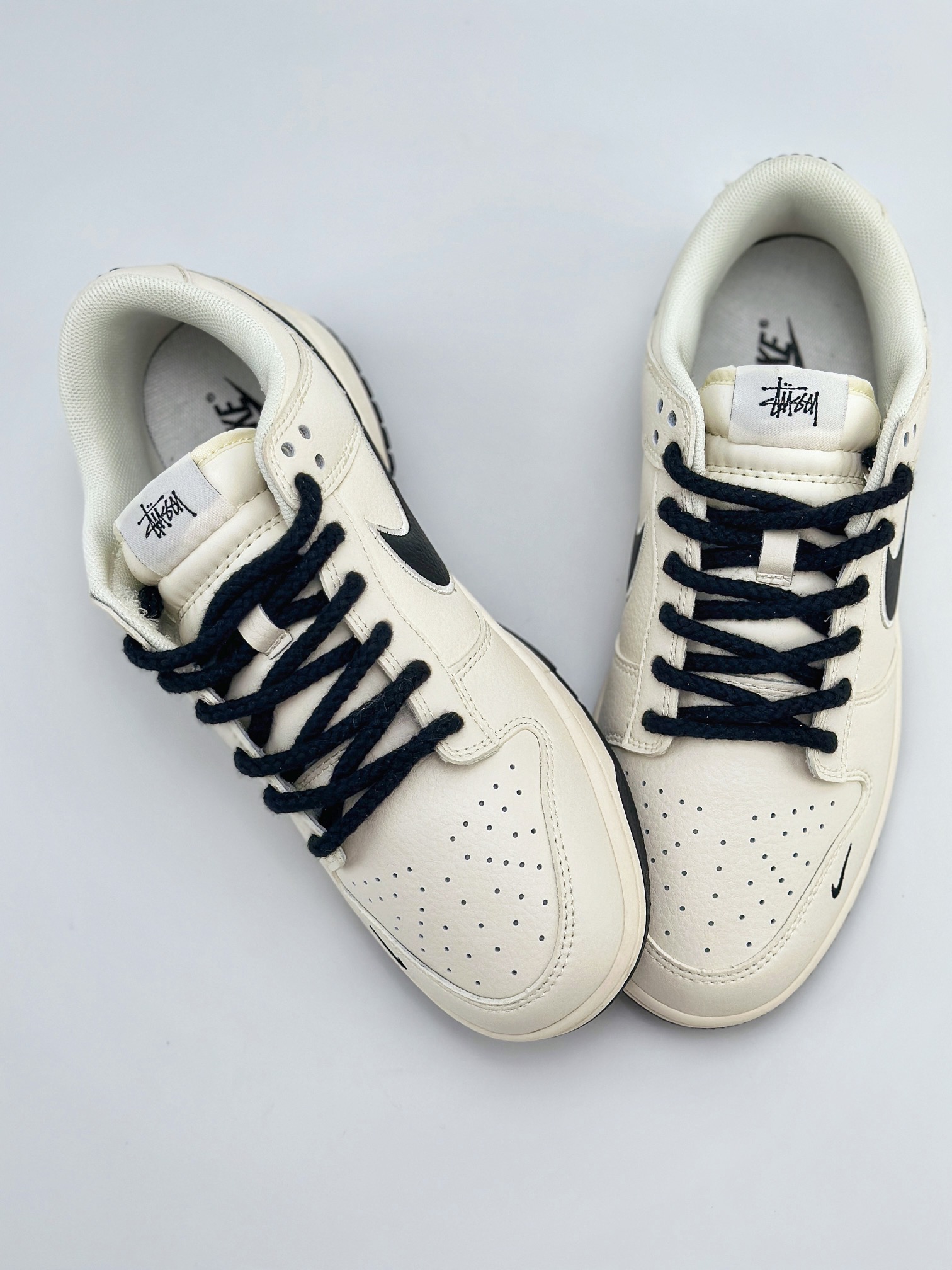 Nike SB Dunk Low x Stussy 白黑三小钩 SJ2068-283