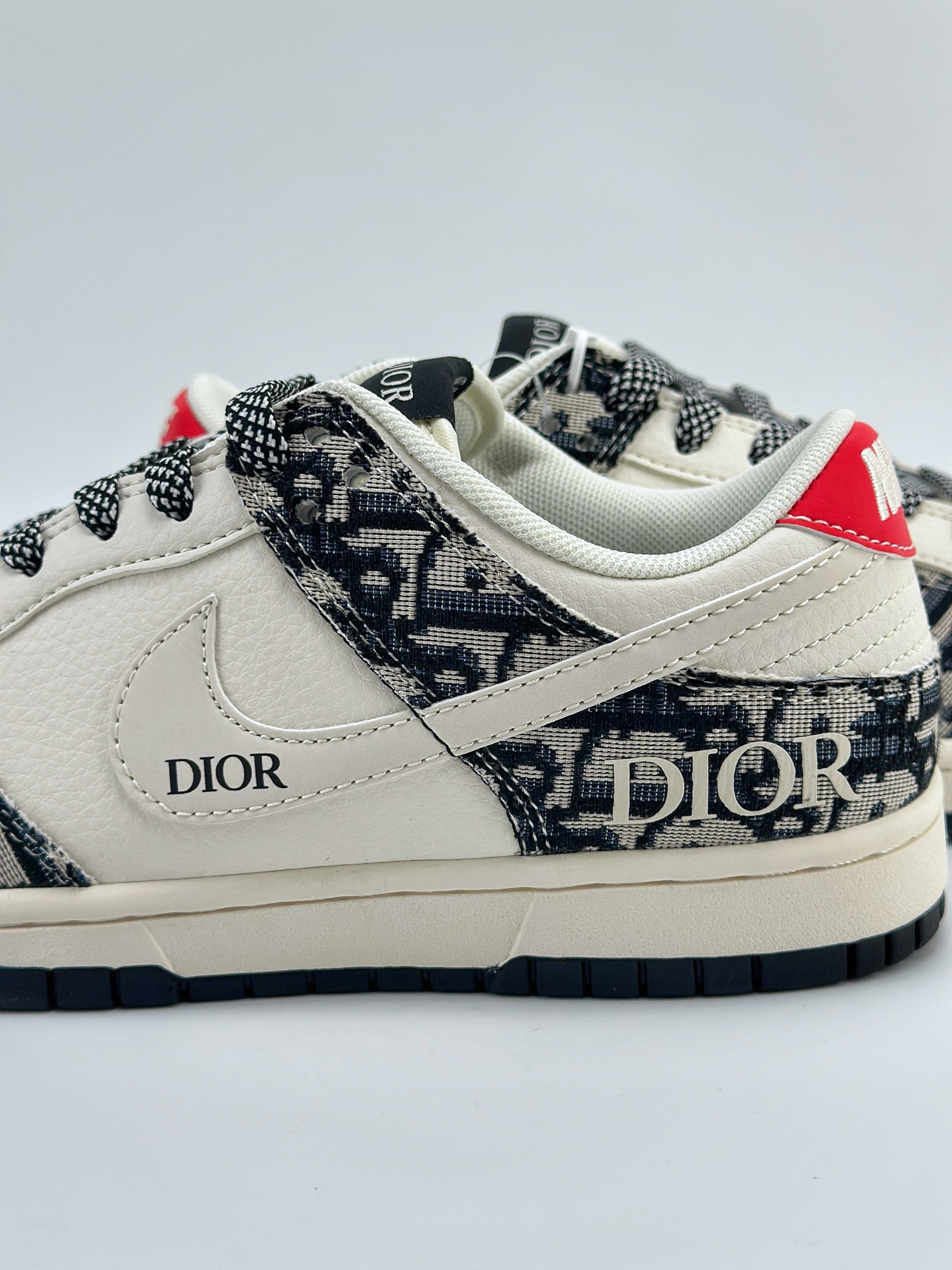 Nike SB Dunk Low x DIOR 白黑红满天星 XY1688-010