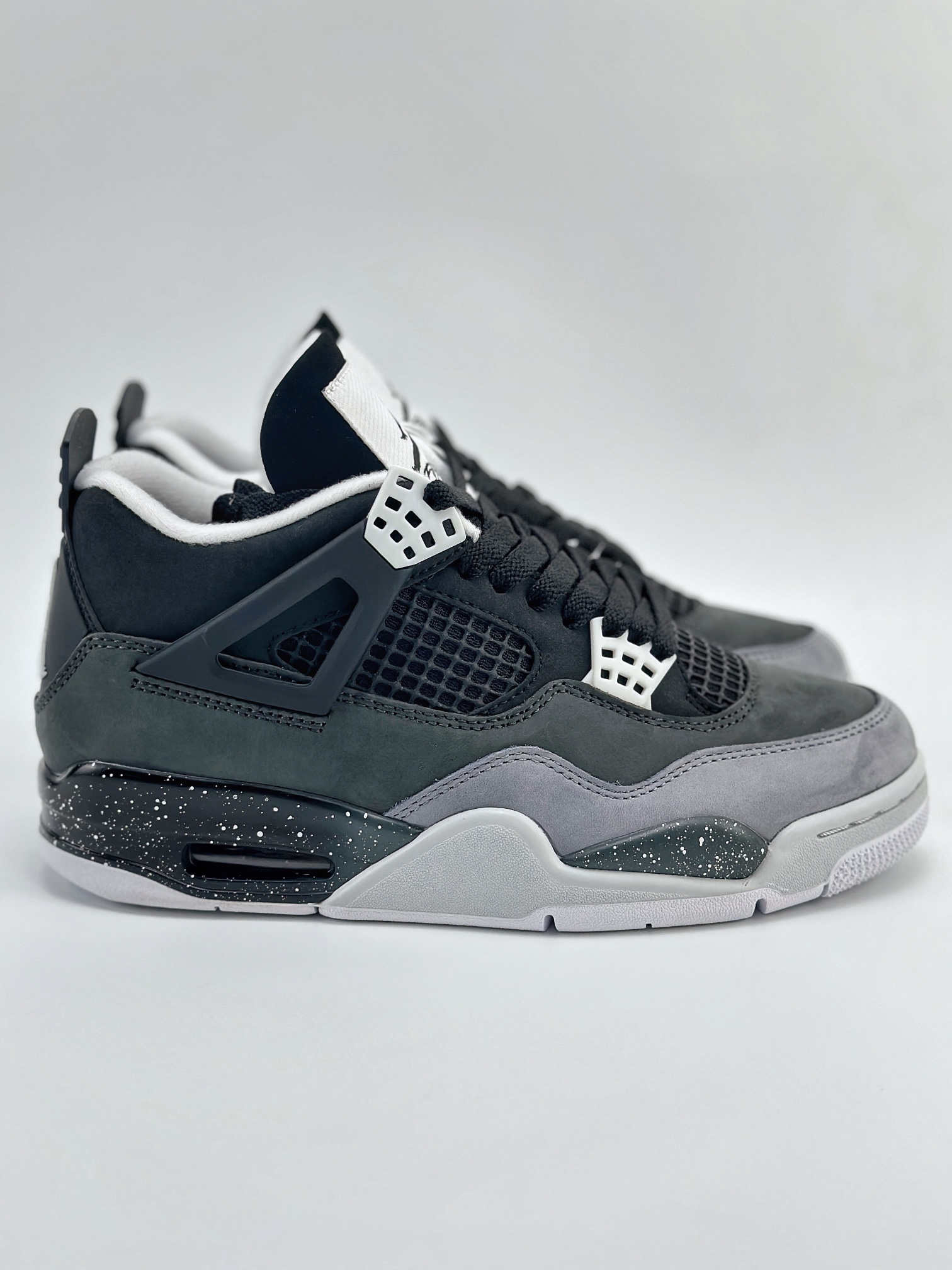 Nike Air Jordan 4 Retro 乔丹四代 黑白灰 FQ8138-002