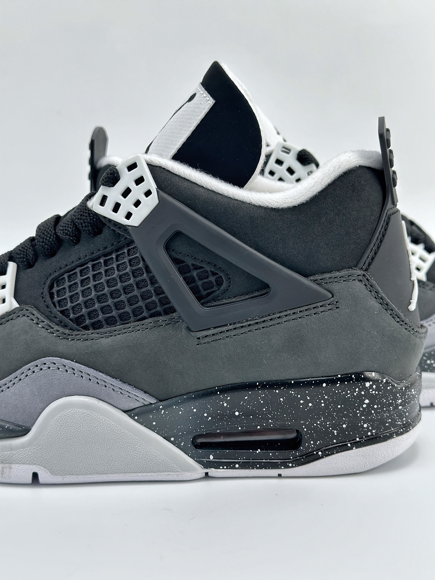 Nike Air Jordan 4 Retro 乔丹四代 黑白灰 FQ8138-002