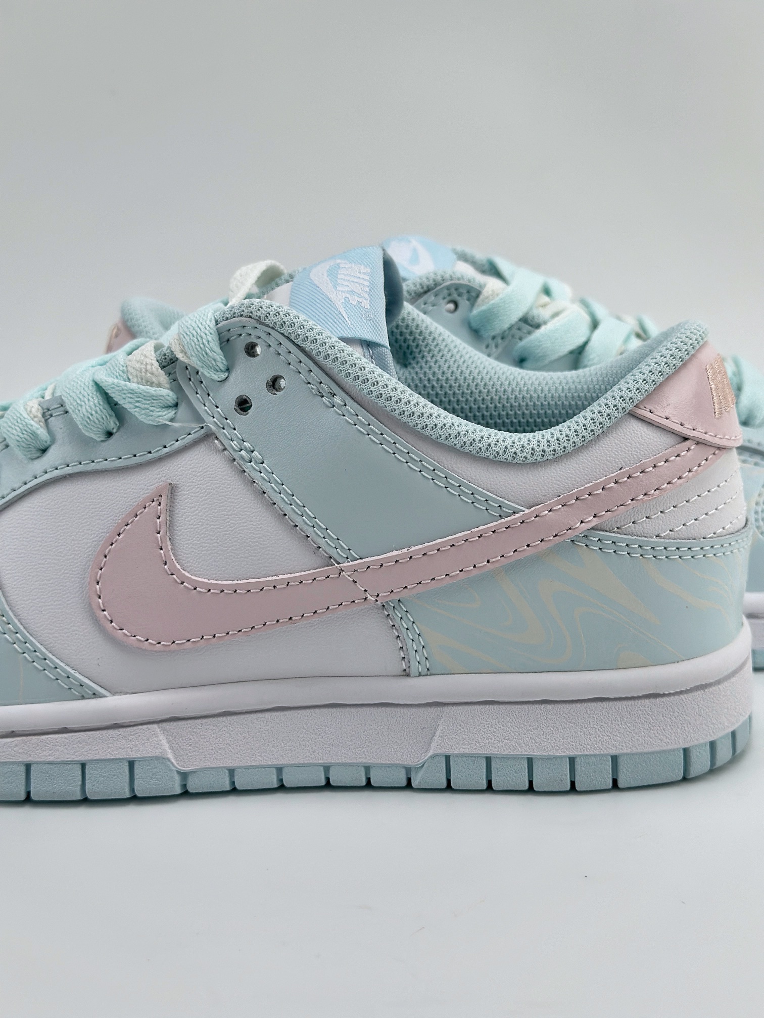 NIKE SB Dunk Low 海盐蜜桃 蓝白粉  FB9109-105