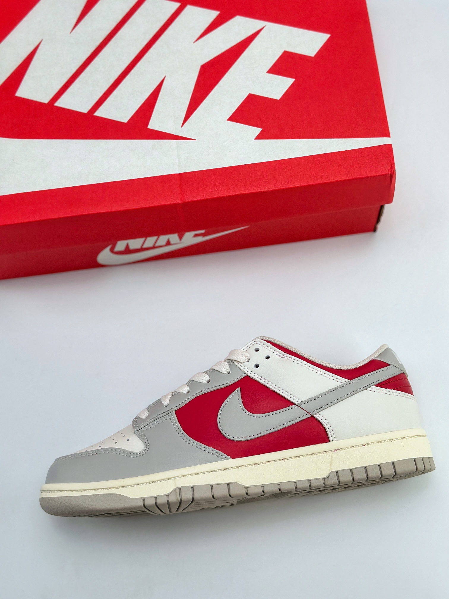 NIKE SB Dunk Low 灰红  HJ9093-030