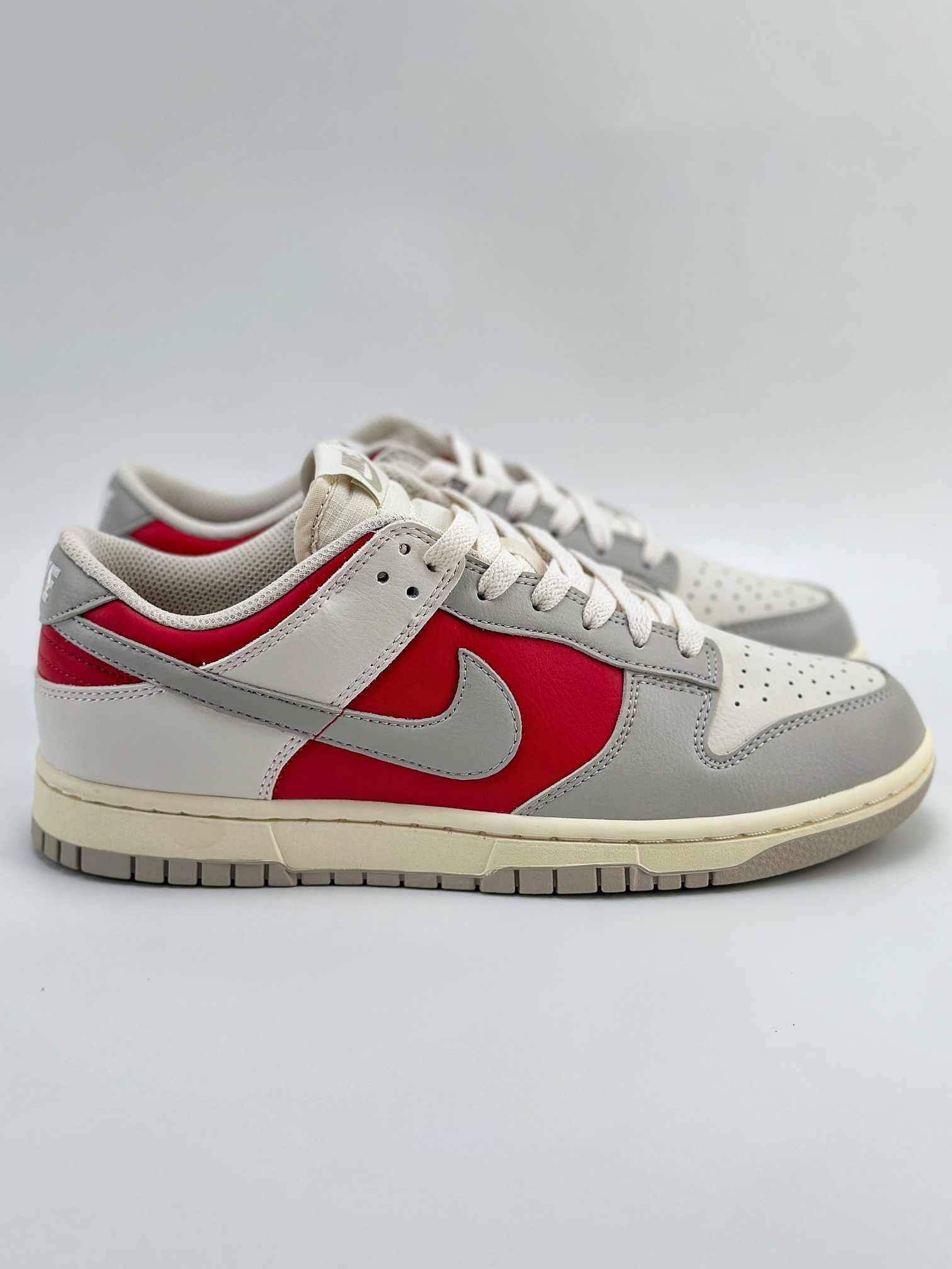 NIKE SB Dunk Low 灰红  HJ9093-030