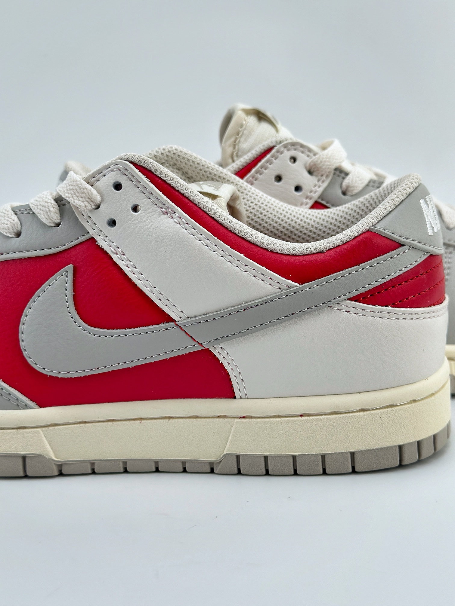 NIKE SB Dunk Low 灰红  HJ9093-030