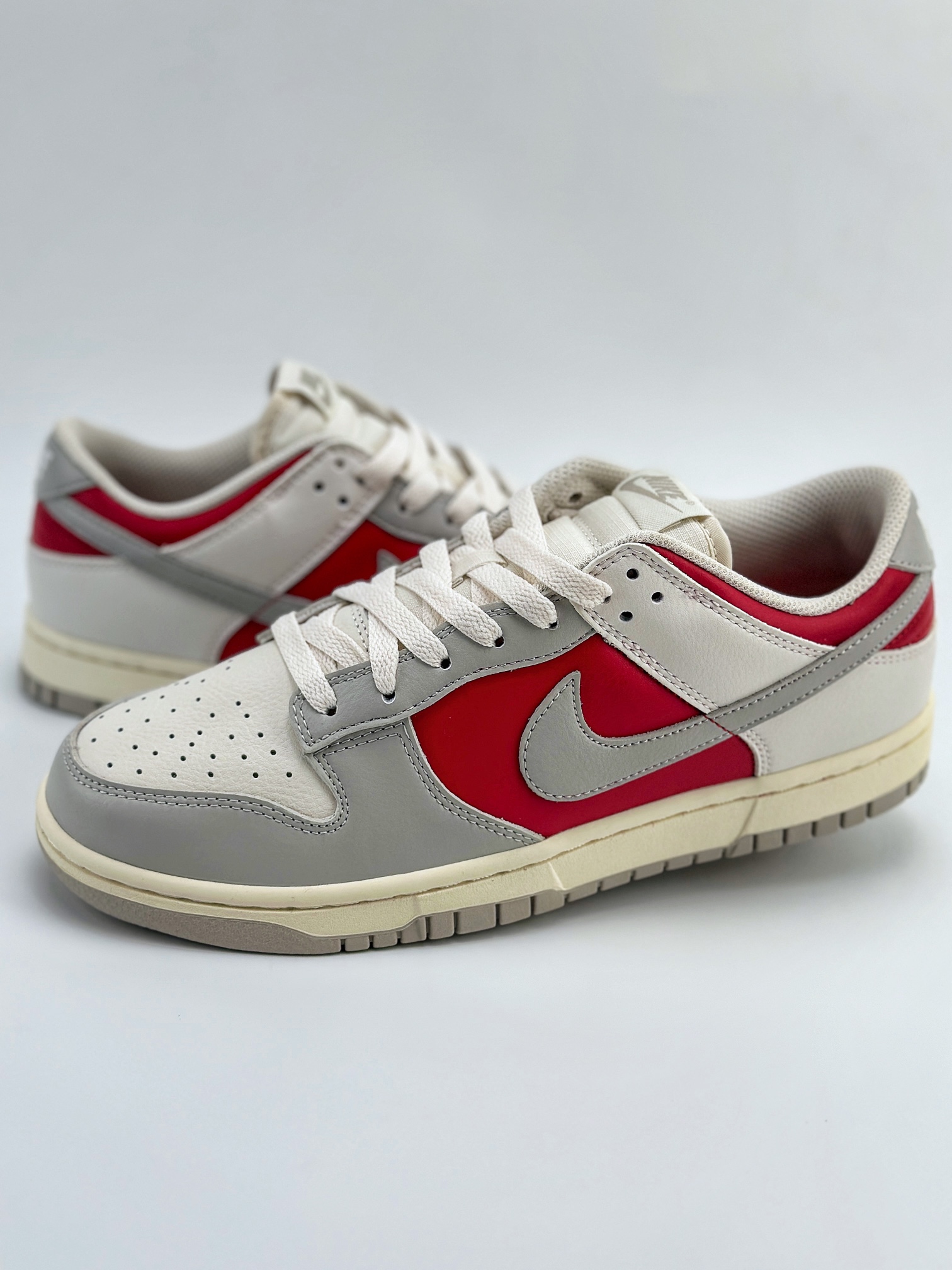 NIKE SB Dunk Low 灰红  HJ9093-030