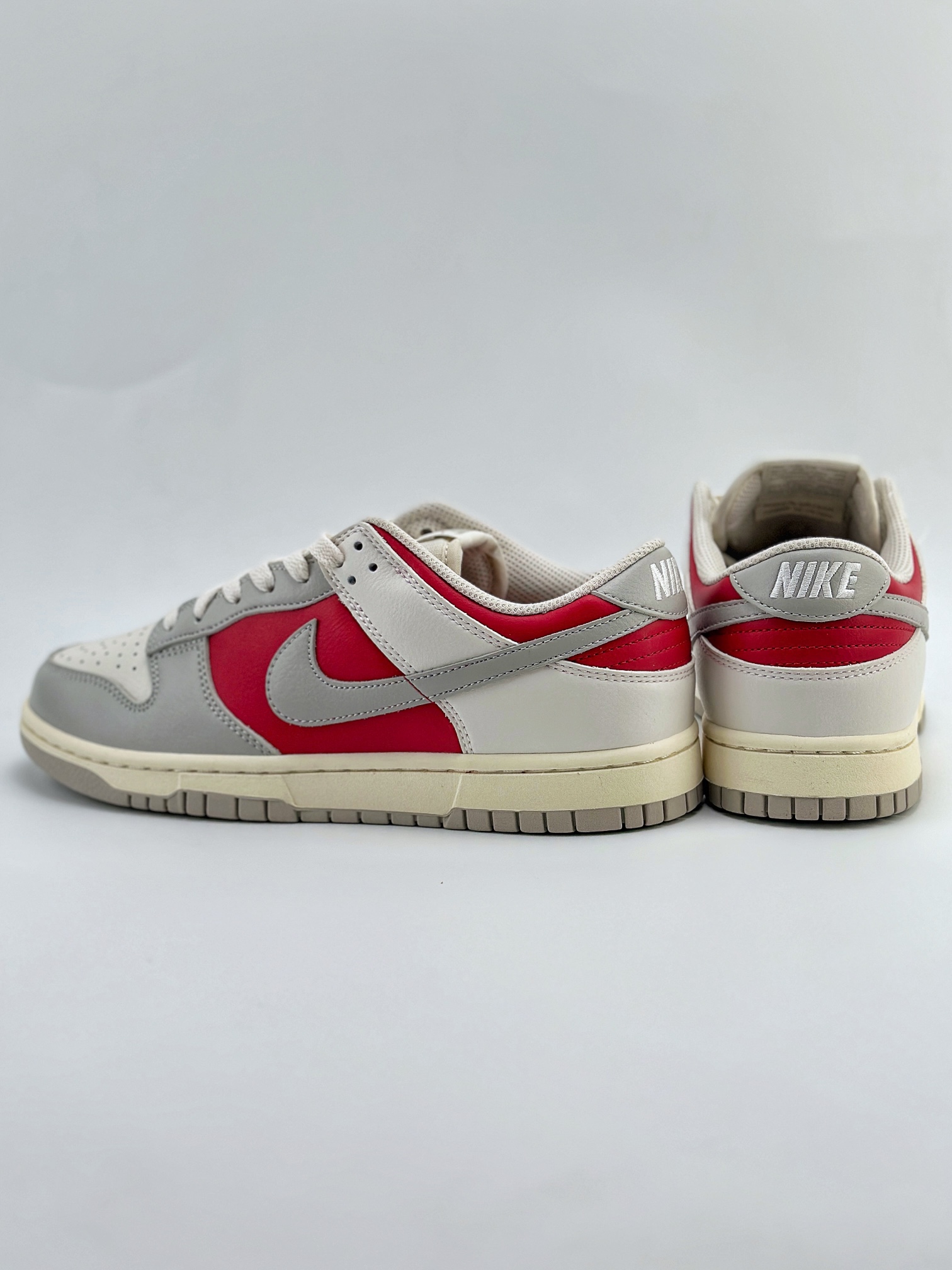 NIKE SB Dunk Low 灰红  HJ9093-030