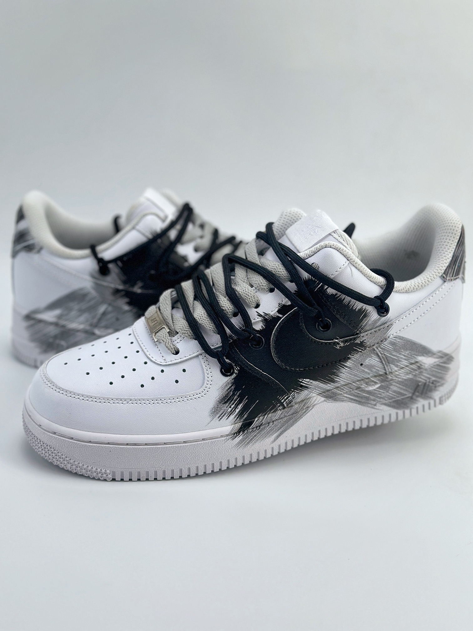 Nike Air Force 1 Low 07 黑色风暴 黑白灰  DD2024-010