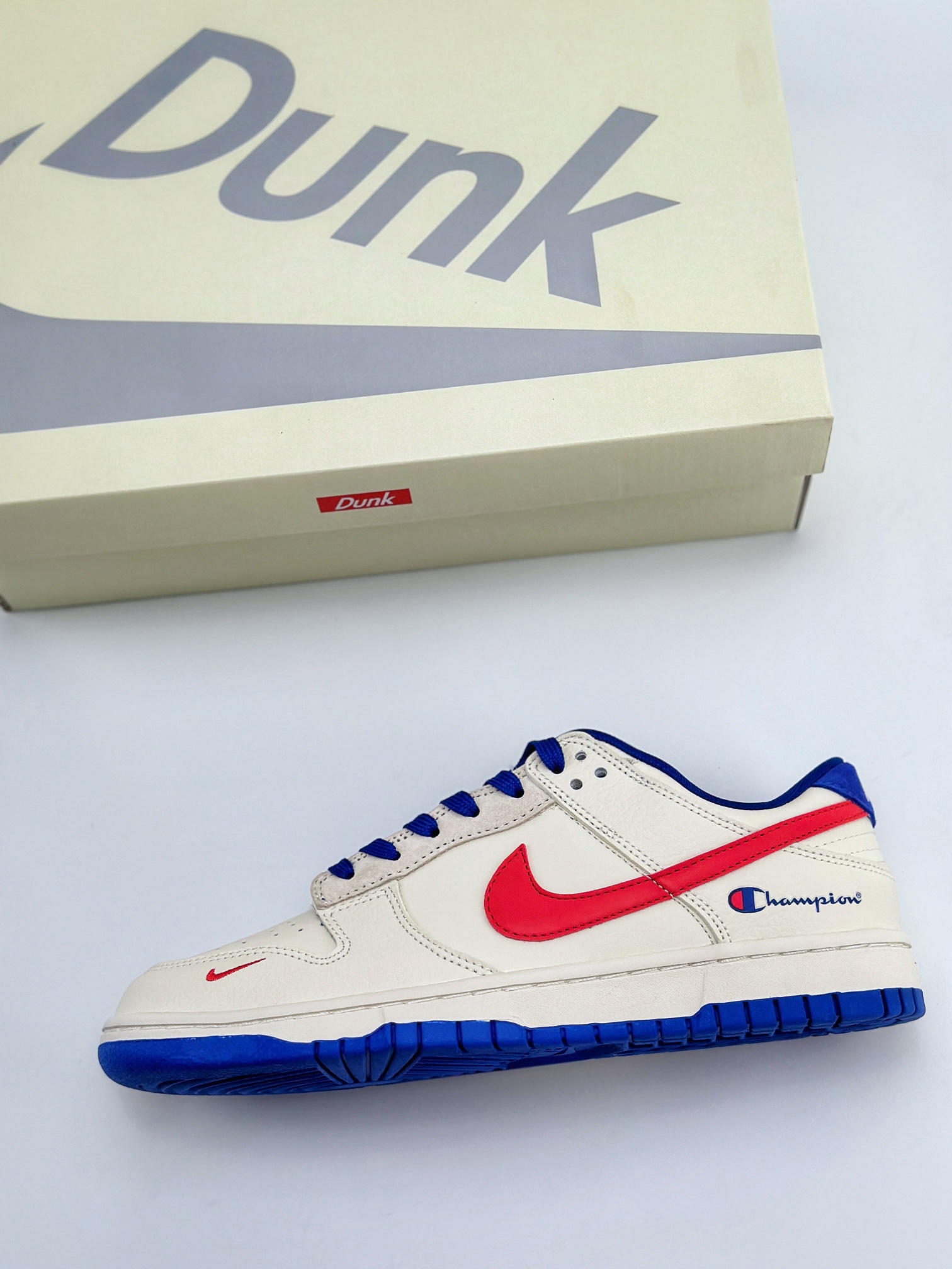 Nike SB Dunk Low x Champion 白蓝红小钩 KK1688-021