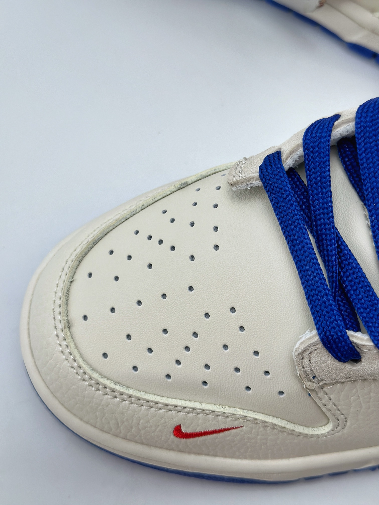 Nike SB Dunk Low x Champion 白蓝红小钩 KK1688-021