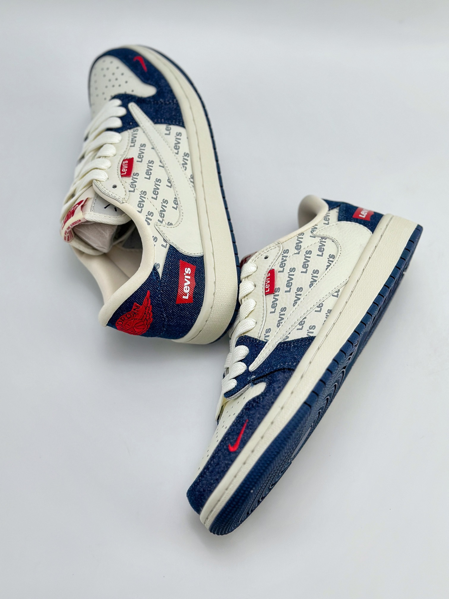 Travis Scott x Nike Air Jordan 1 Low x Levi's 白蓝 Air Jordan 1 Low 反转白蓝牛仔布倒钩 JH6088-605