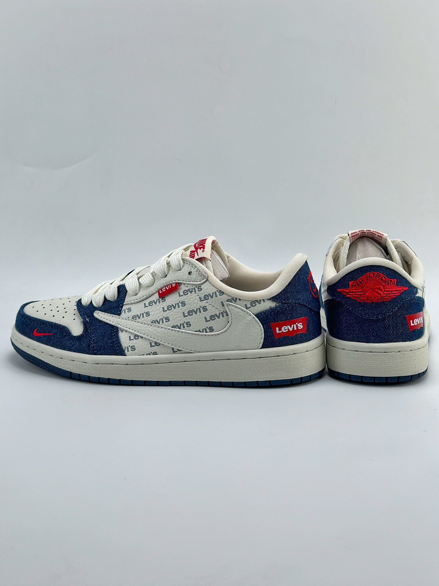 Travis Scott x Nike Air Jordan 1 Low x Levi's 白蓝 Air Jordan 1 Low 反转白蓝牛仔布倒钩 JH6088-605