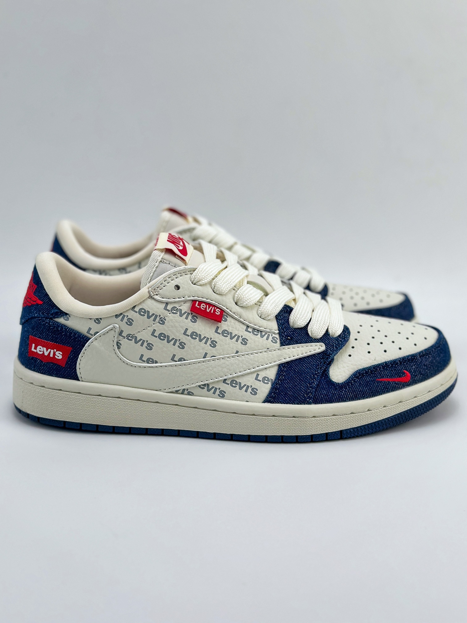 Travis Scott x Nike Air Jordan 1 Low x Levi's 白蓝 Air Jordan 1 Low 反转白蓝牛仔布倒钩 JH6088-605