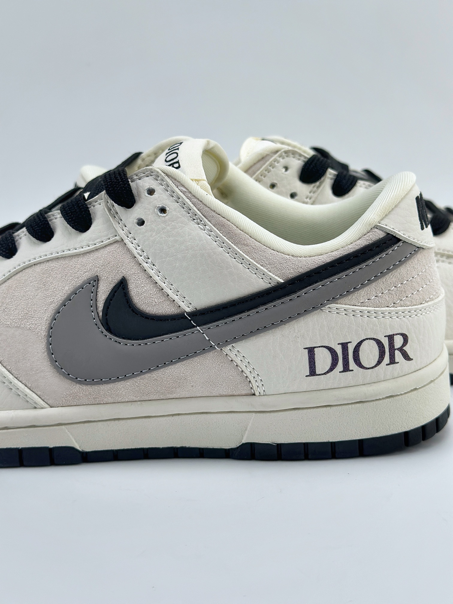 Nike SB Dunk Low x DIOR 双钩米灰黑  XD6188-041