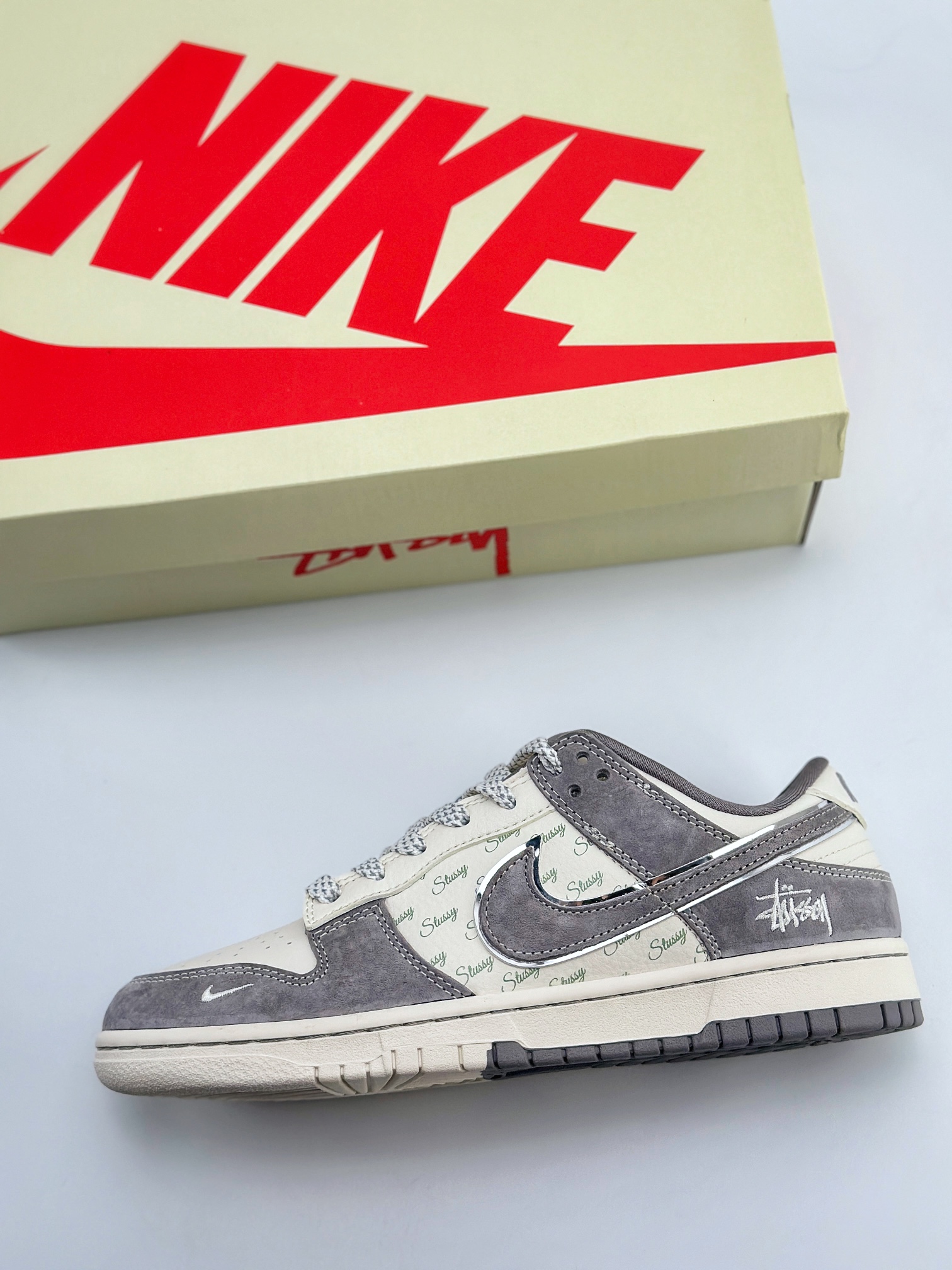 Nike SB Dunk Low x Stussy 米灰翻毛满天星  CF3688-016