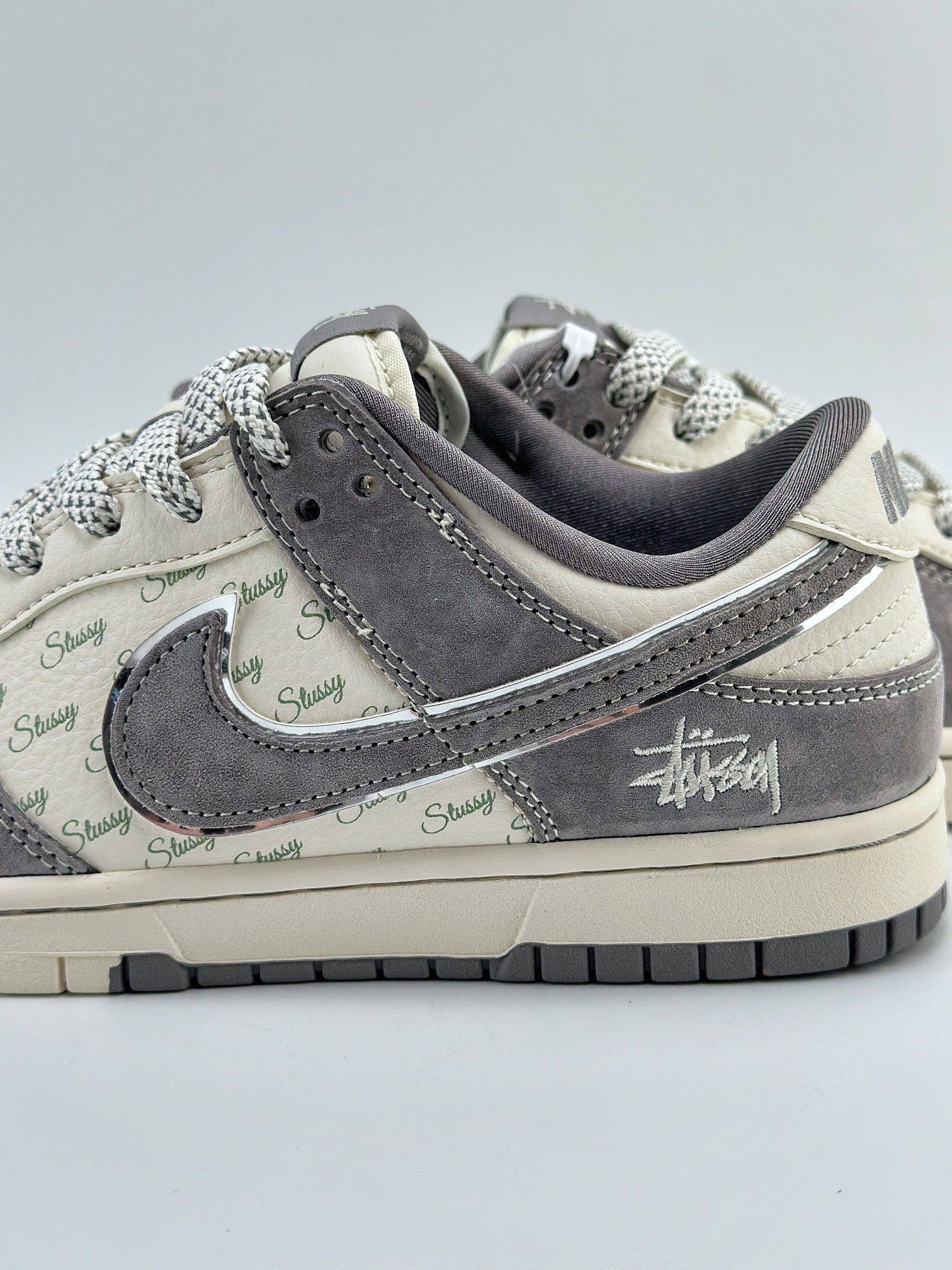 Nike SB Dunk Low x Stussy 米灰翻毛满天星  CF3688-016