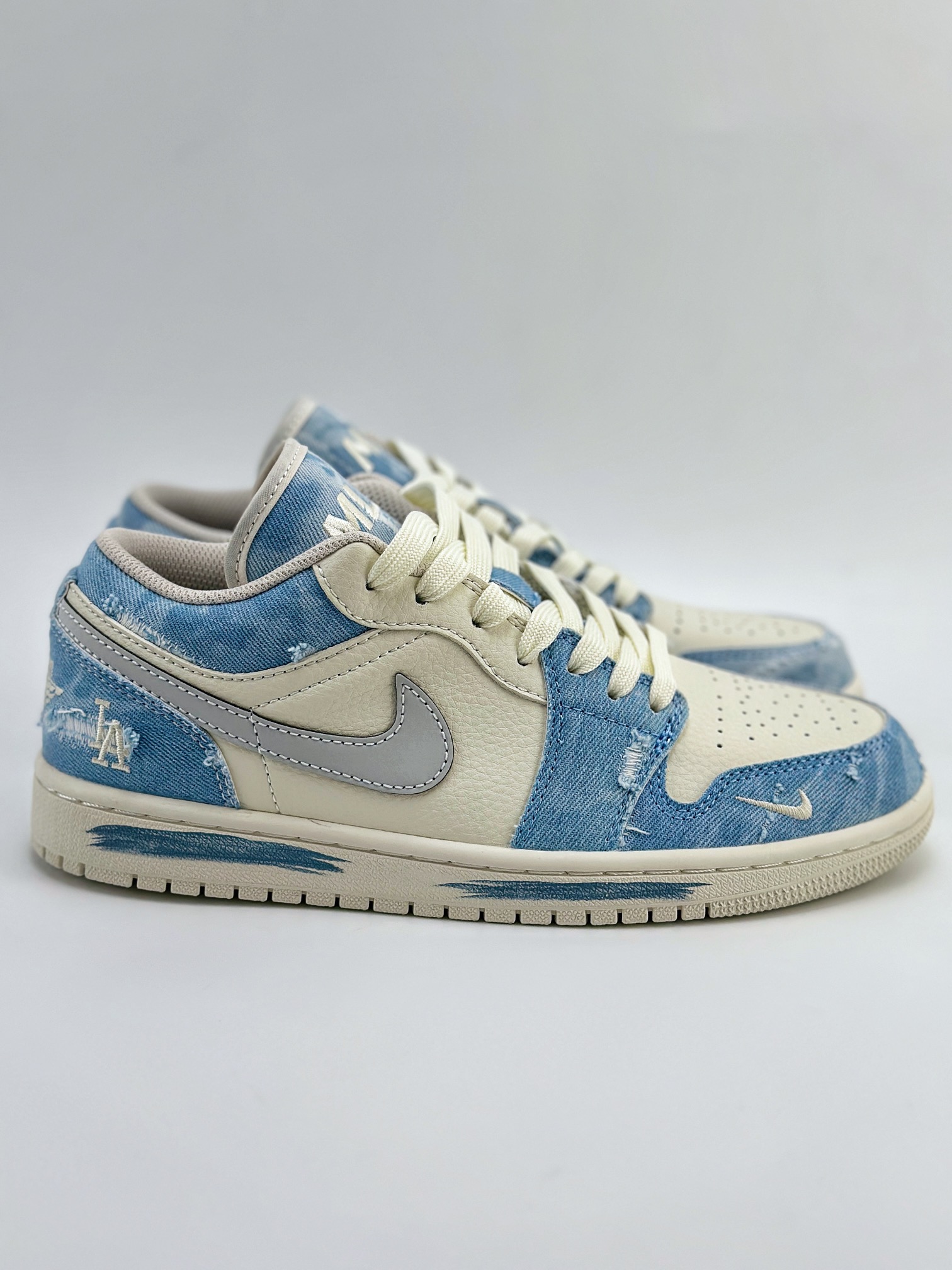 Air Jordan 1 Retro Low x MLB 白湖水蓝牛仔布 DC2024-027