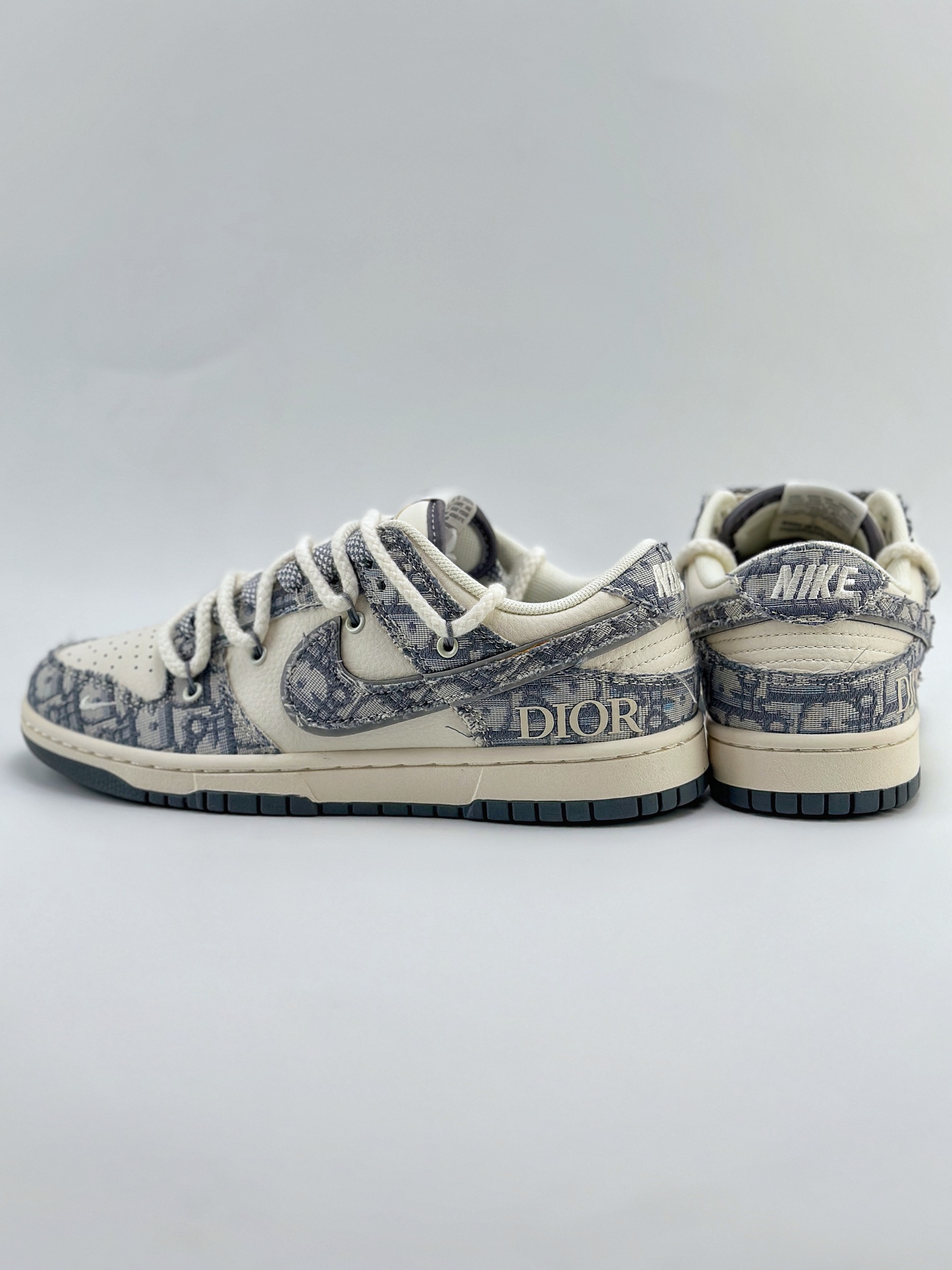 Nike SB Dunk Low x DIOR 白浅蓝牛仔布绑带满天星 SJ2068-285