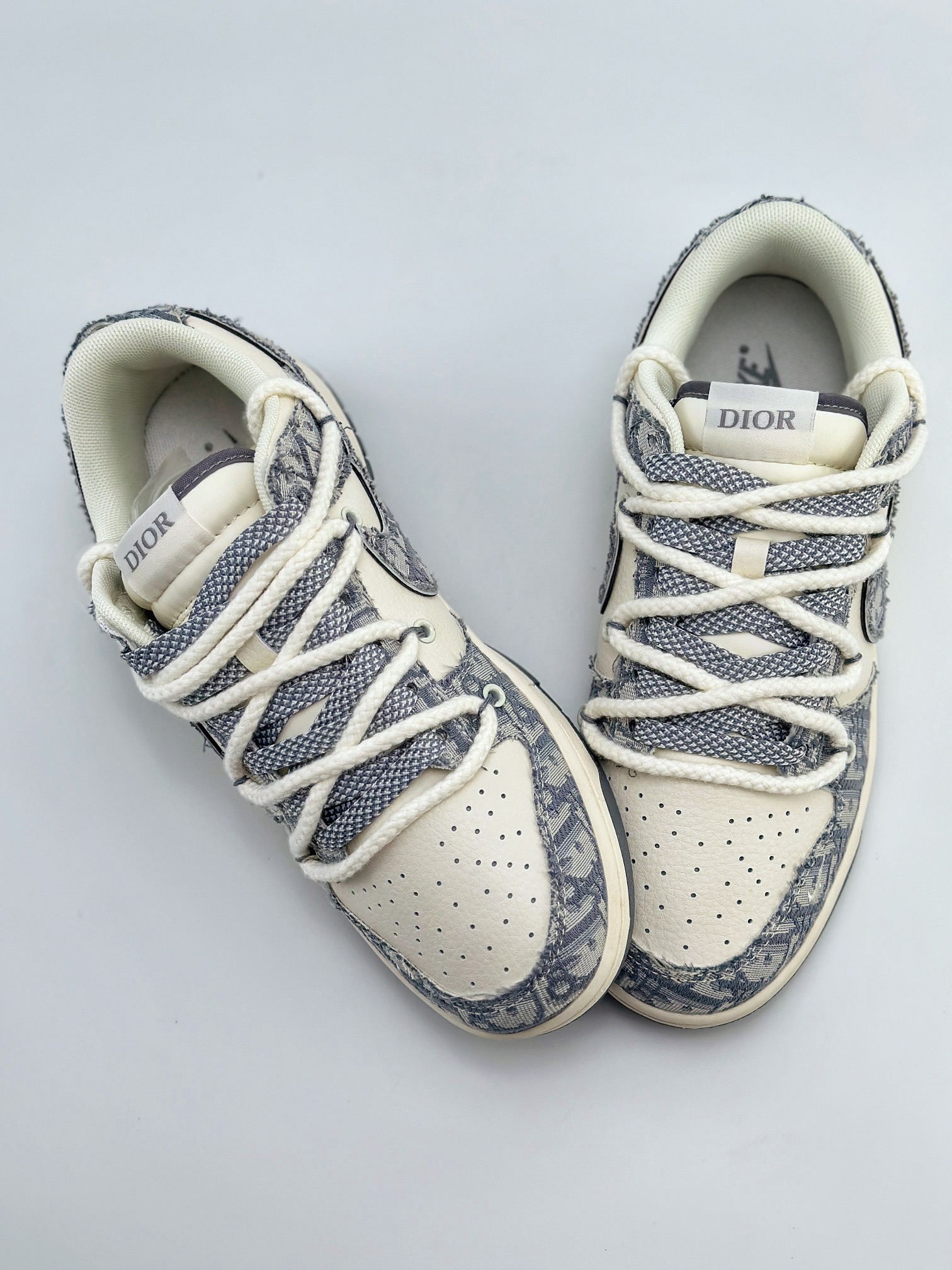 Nike SB Dunk Low x DIOR 白浅蓝牛仔布绑带满天星 SJ2068-285