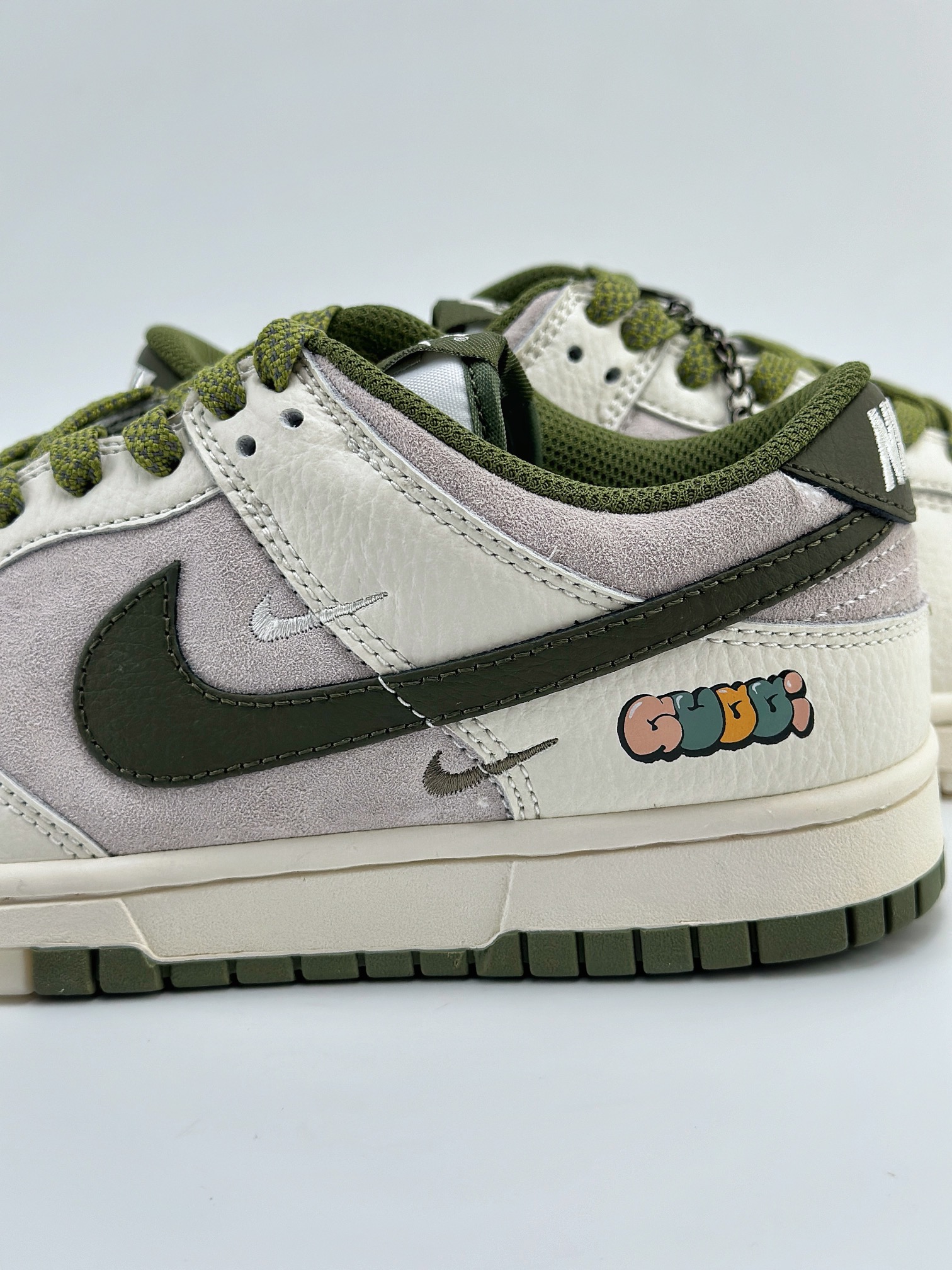 Nike SB Dunk Low x GUCCI 白绿三小钩满天星  KK1888-002