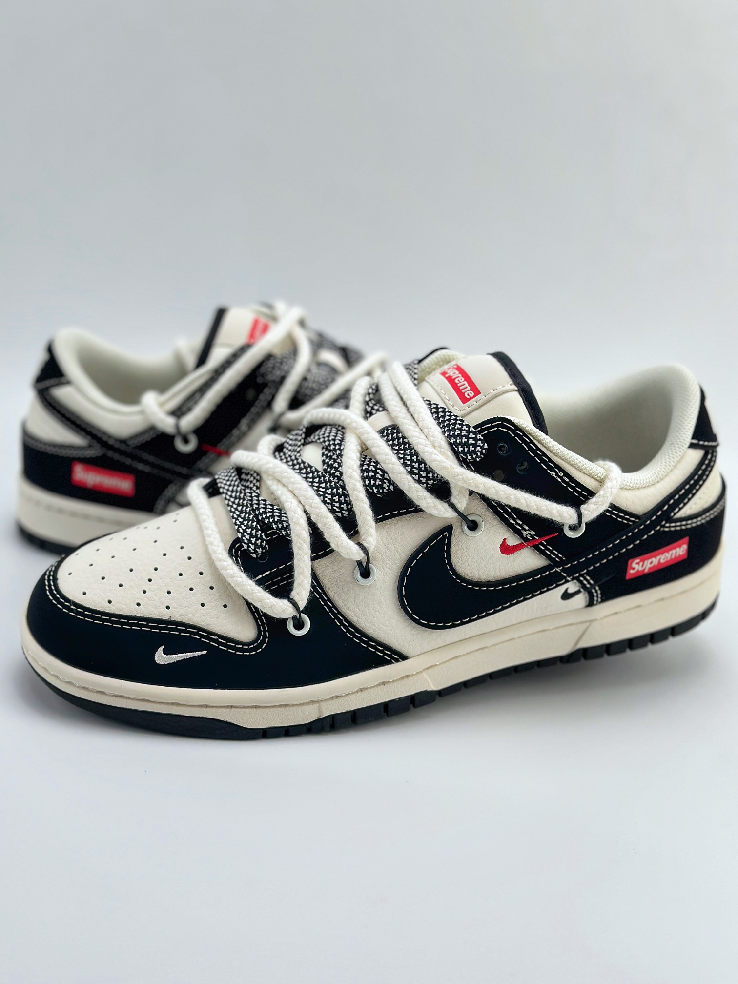 Nike SB Dunk Low x Supreme 白黑三钩绑带满天星  SJ2068-288