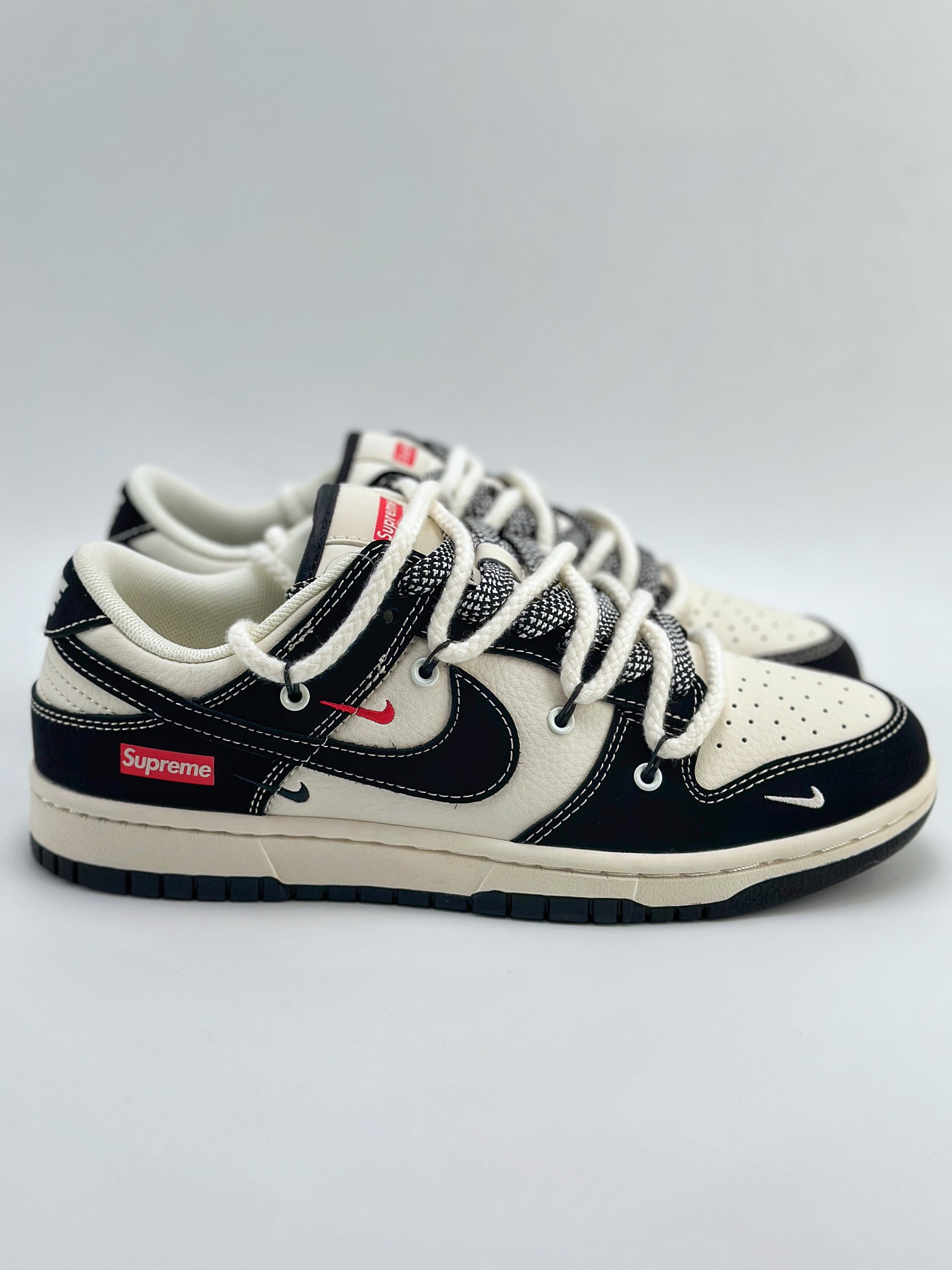 Nike SB Dunk Low x Supreme 白黑三钩绑带满天星  SJ2068-288