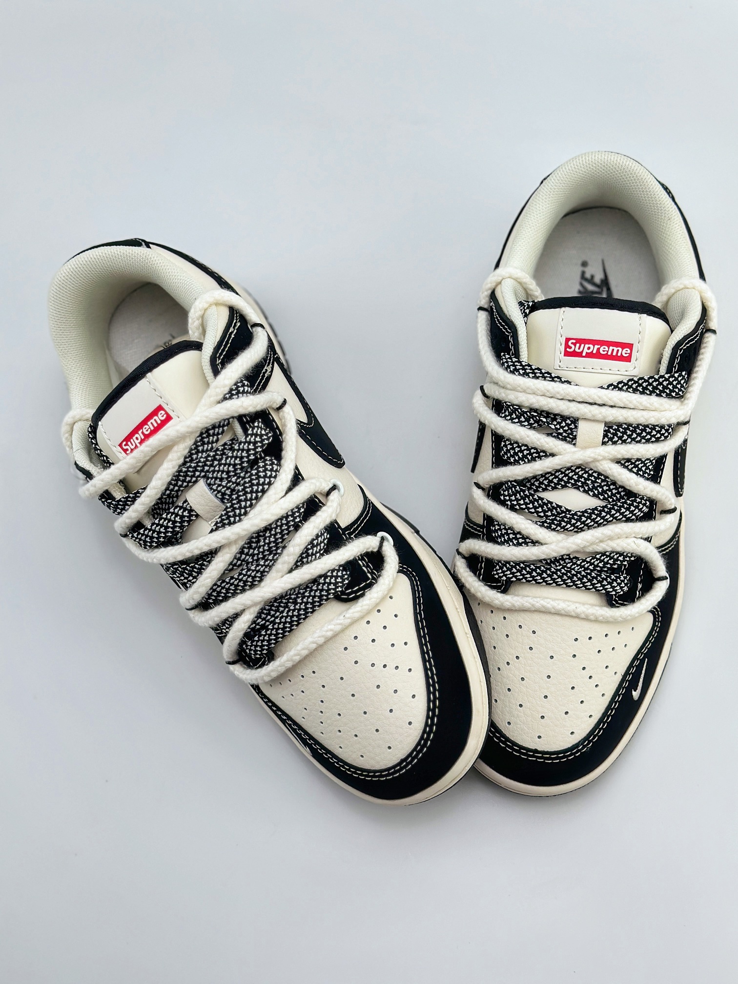 Nike SB Dunk Low x Supreme 白黑三钩绑带满天星  SJ2068-288