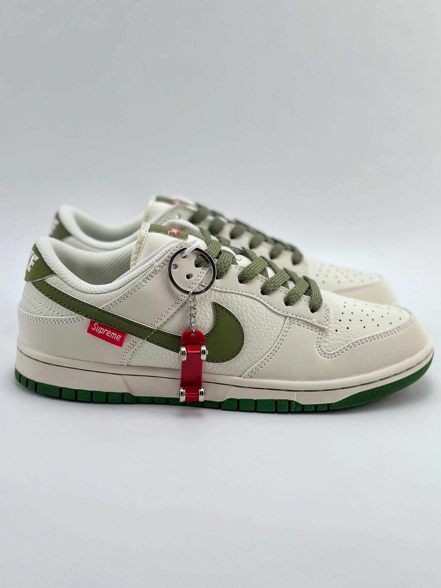 Nike SB Dunk Low x Supreme 白军绿  FC1688-142