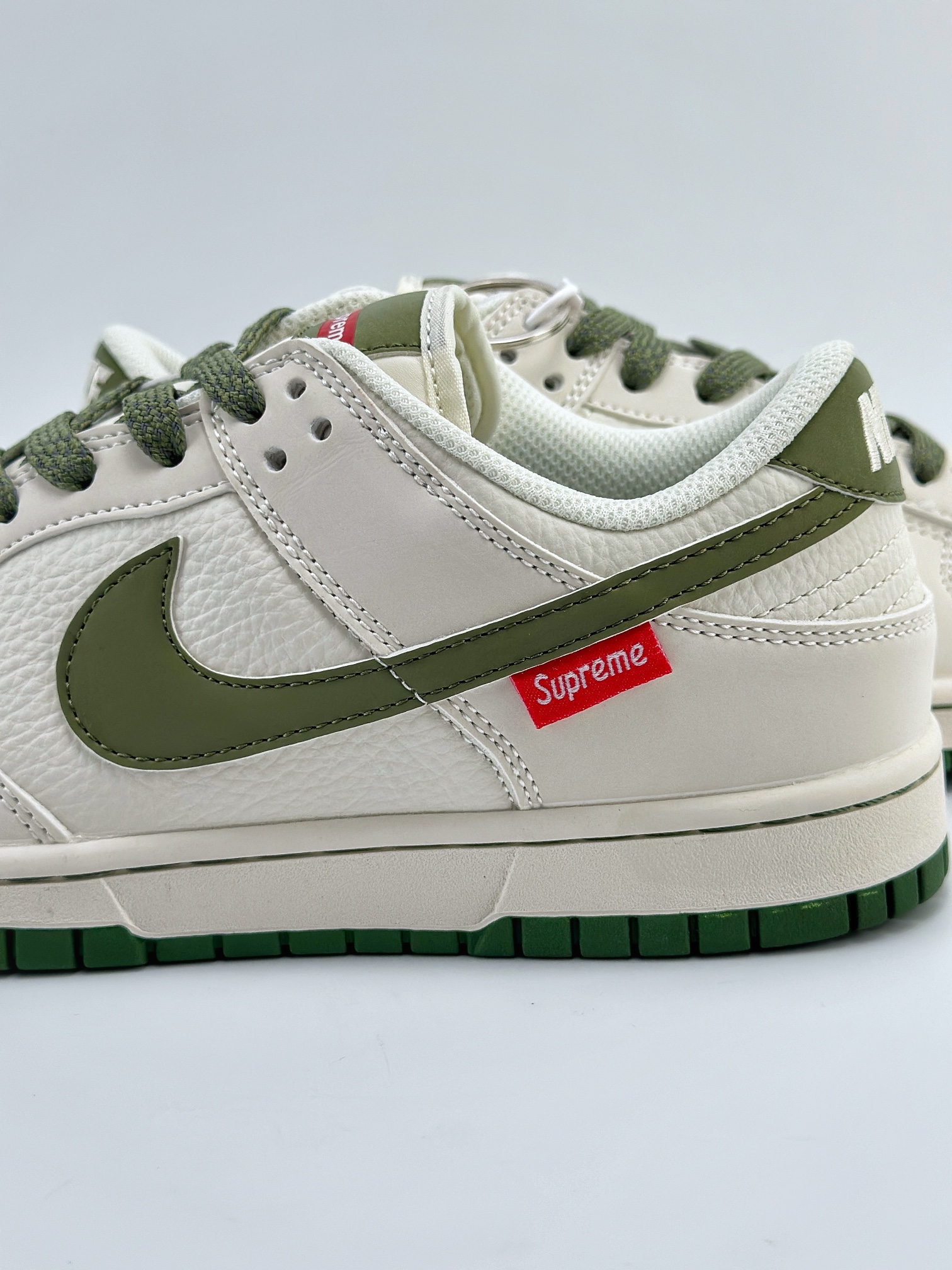 Nike SB Dunk Low x Supreme 白军绿  FC1688-142