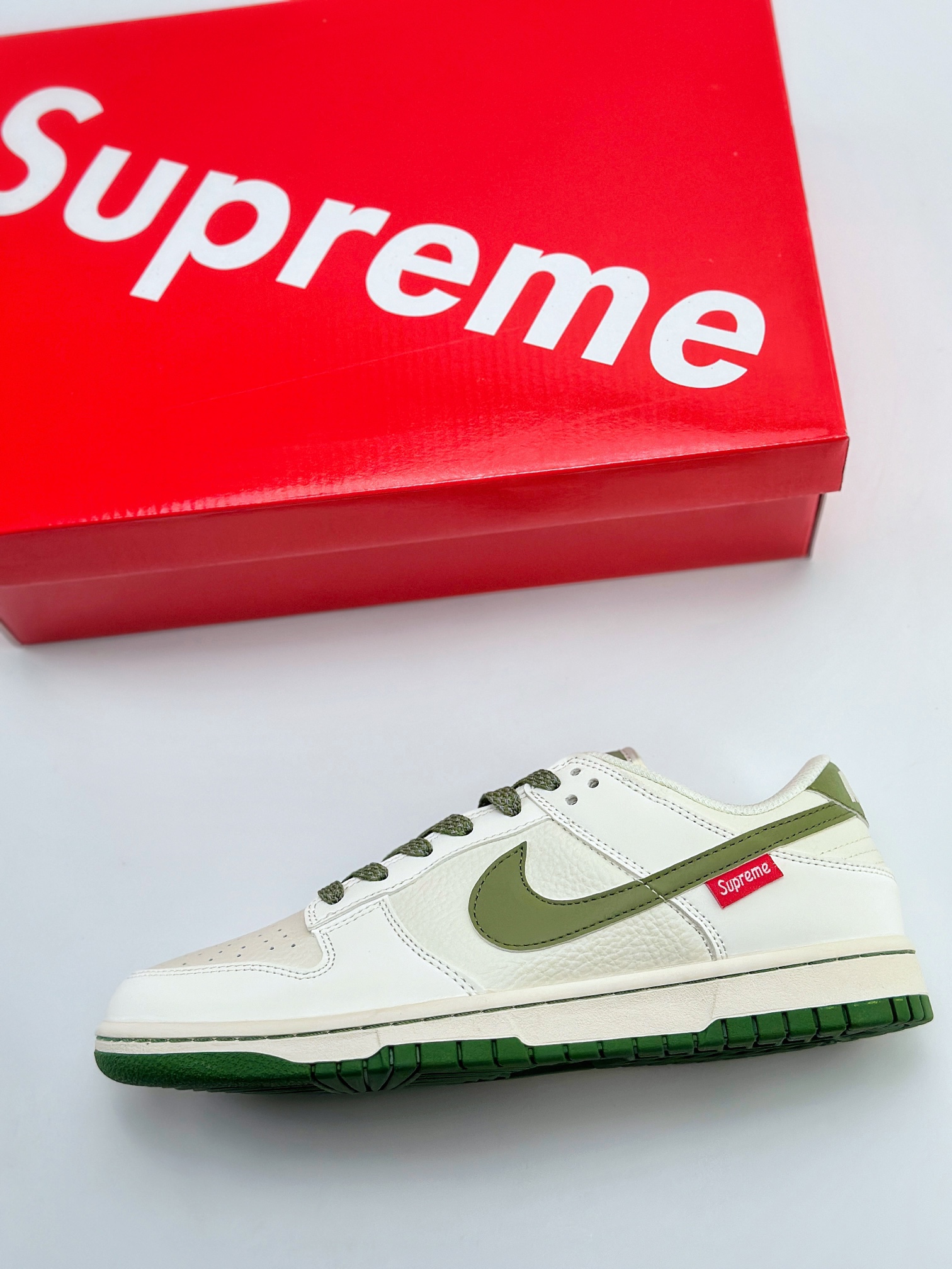 Nike SB Dunk Low x Supreme 白军绿  FC1688-142