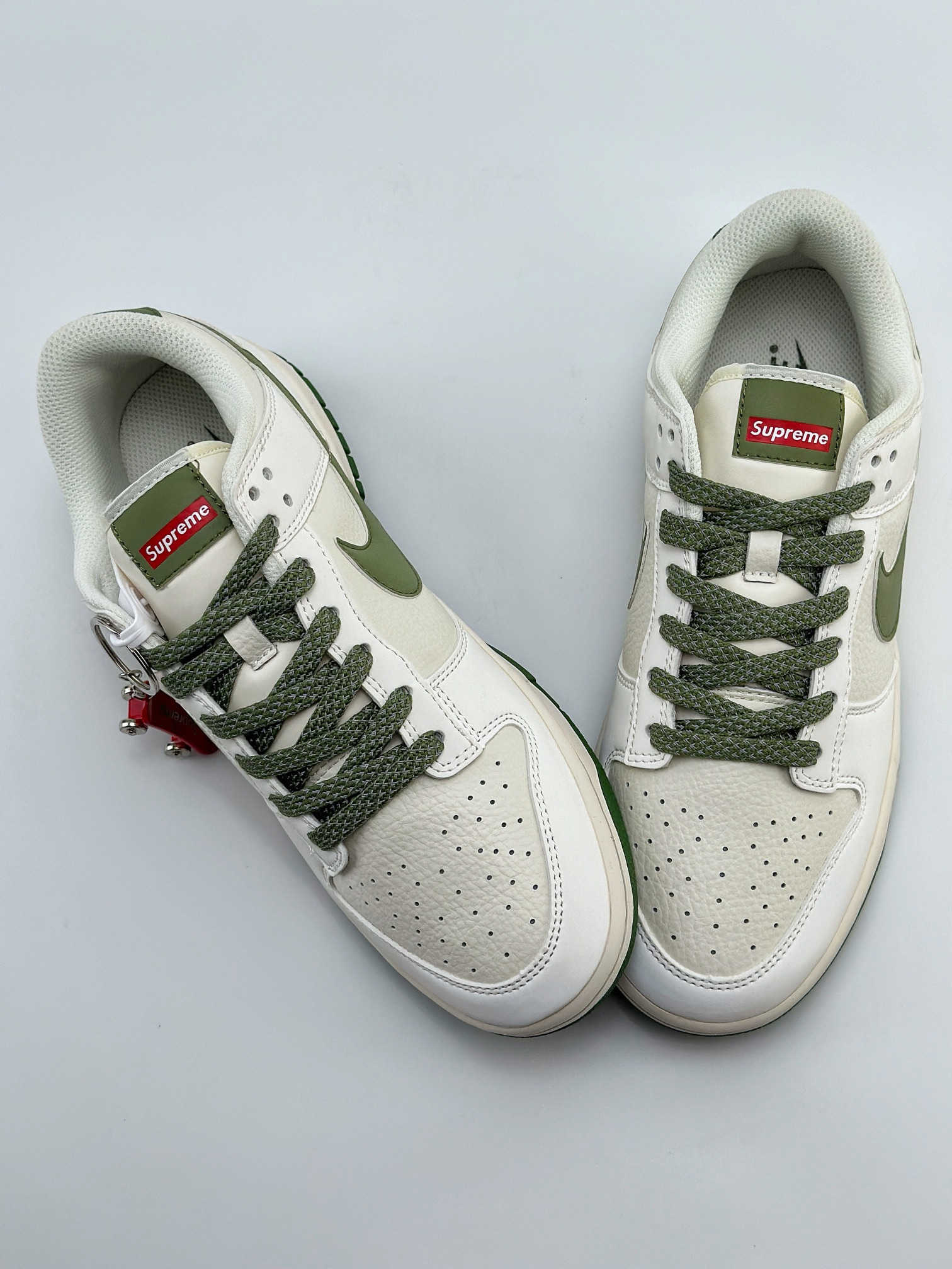 Nike SB Dunk Low x Supreme 白军绿  FC1688-142