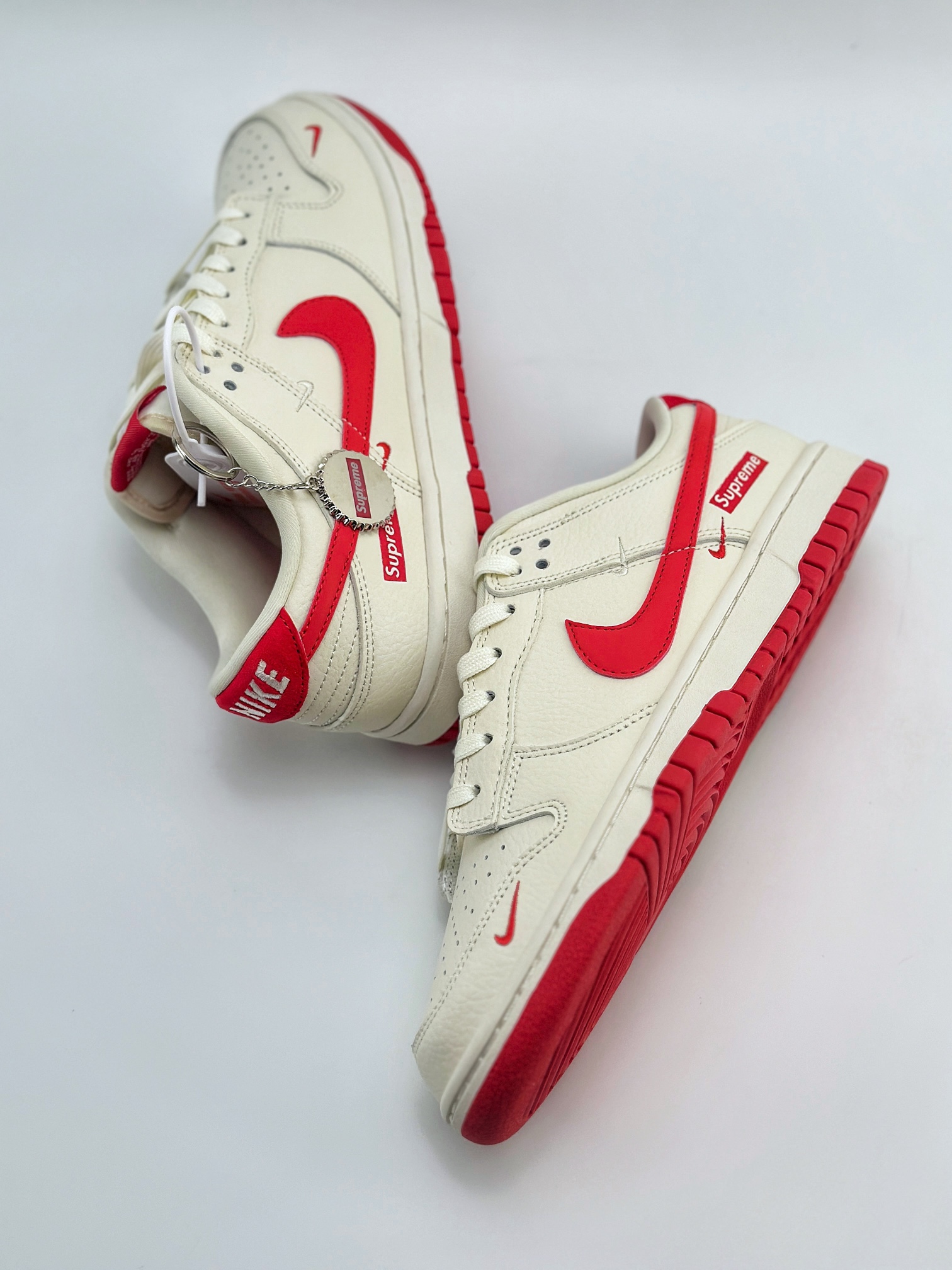 Nike SB Dunk Low x Supreme 米红三小钩  KK1688-031