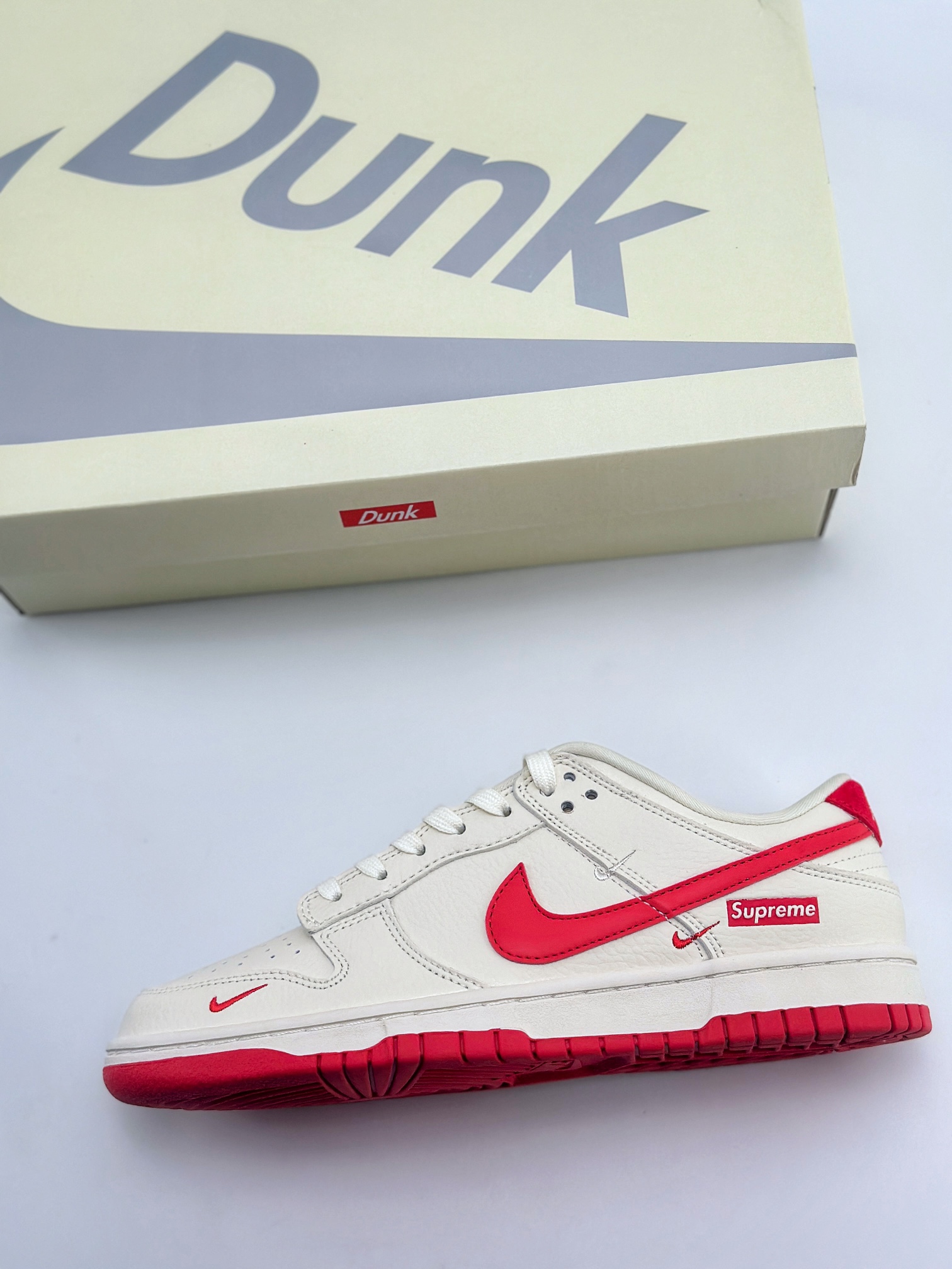 Nike SB Dunk Low x Supreme 米红三小钩  KK1688-031