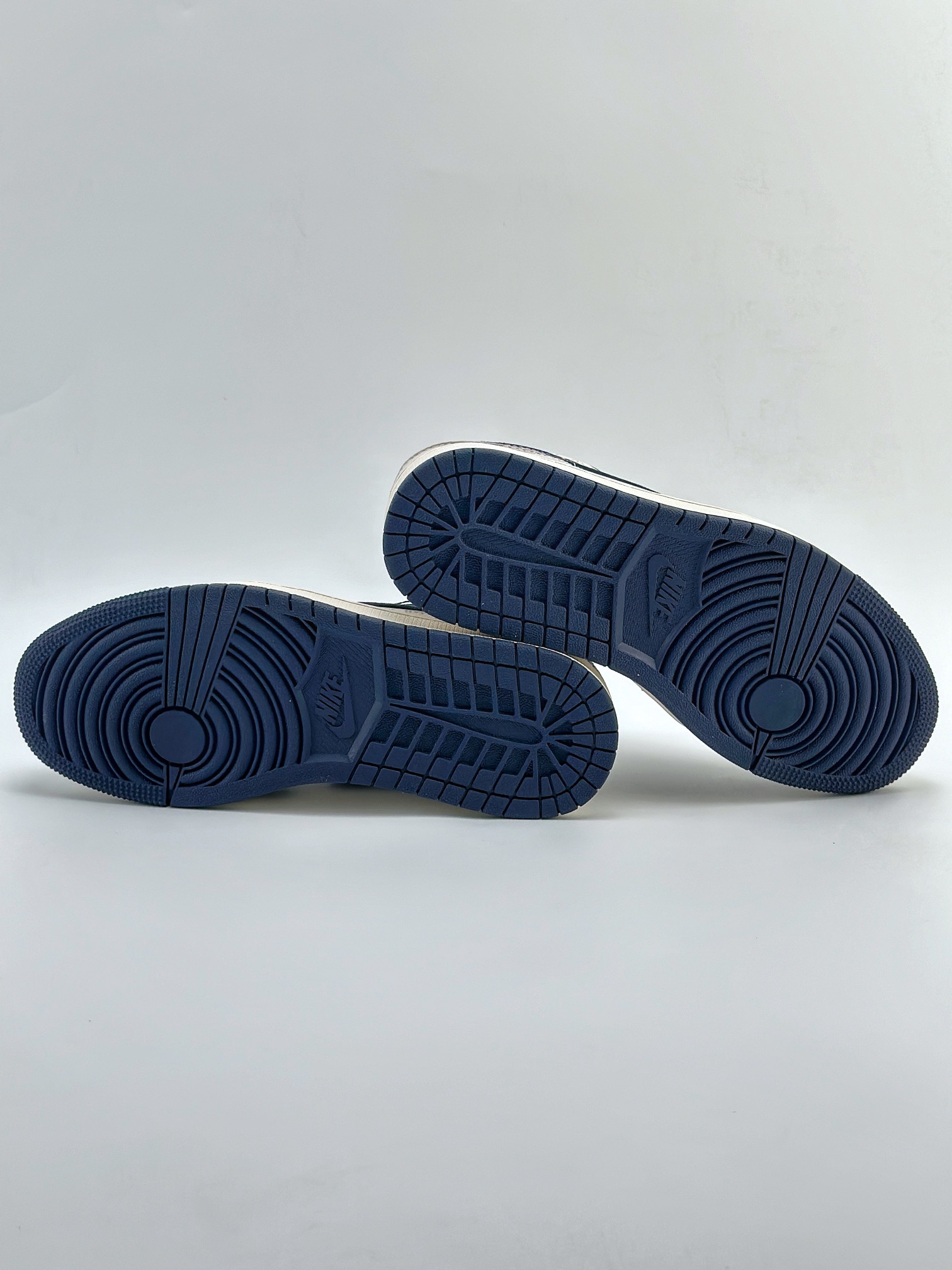 Air Jordan 1 Retro Low x BAPE 白灰宝蓝满天星  WG8850-015
