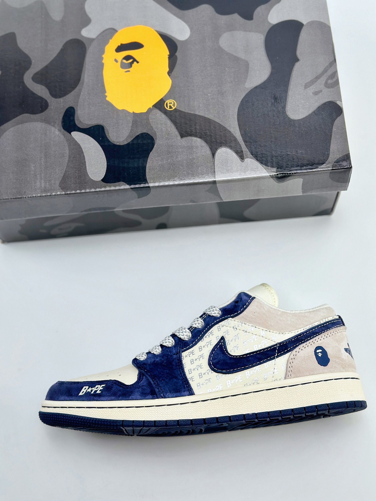 Air Jordan 1 Retro Low x BAPE 白灰宝蓝满天星  WG8850-015