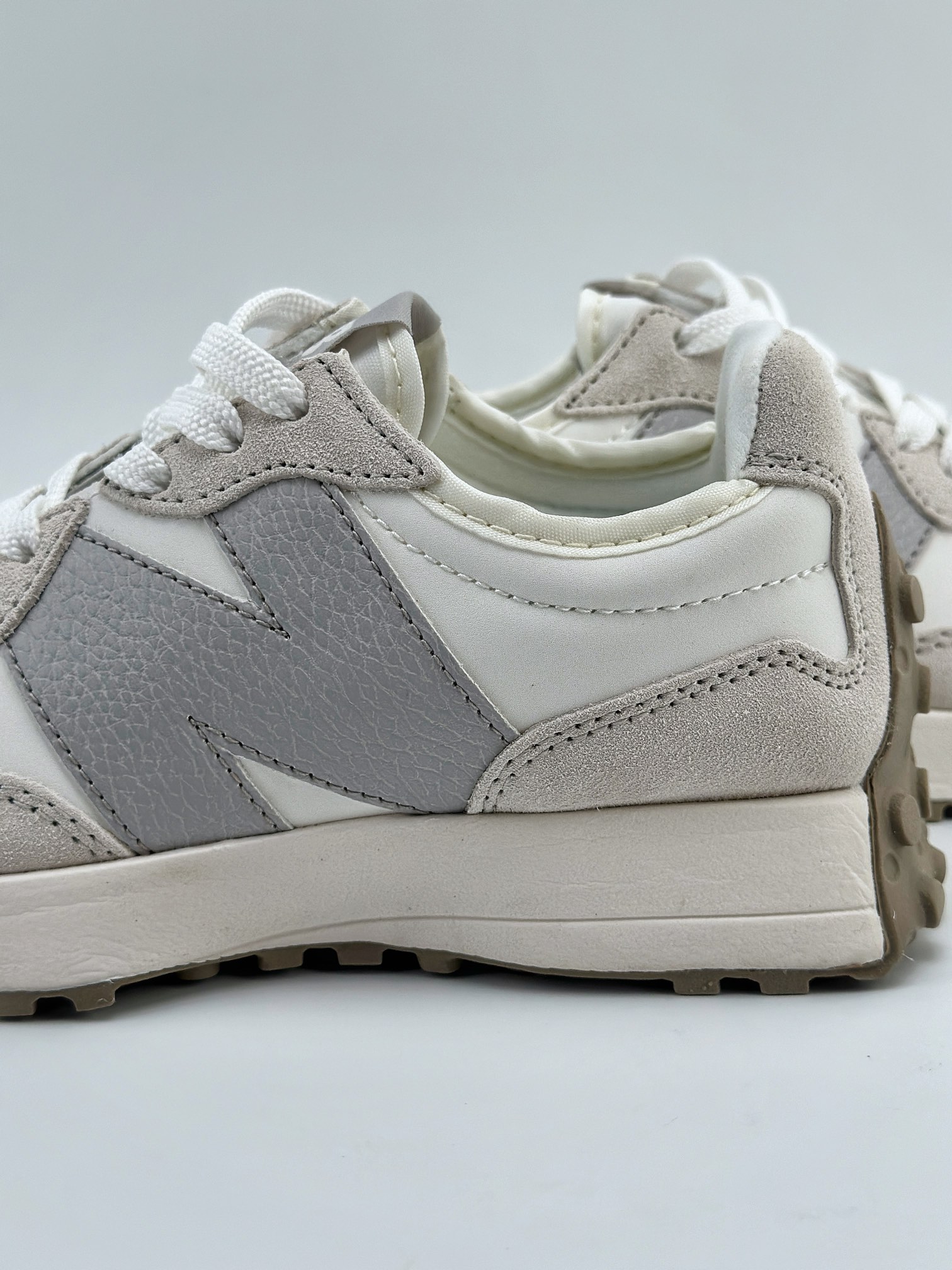 New Balance MS327 系列 复古休闲运动慢跑鞋 W327KEB