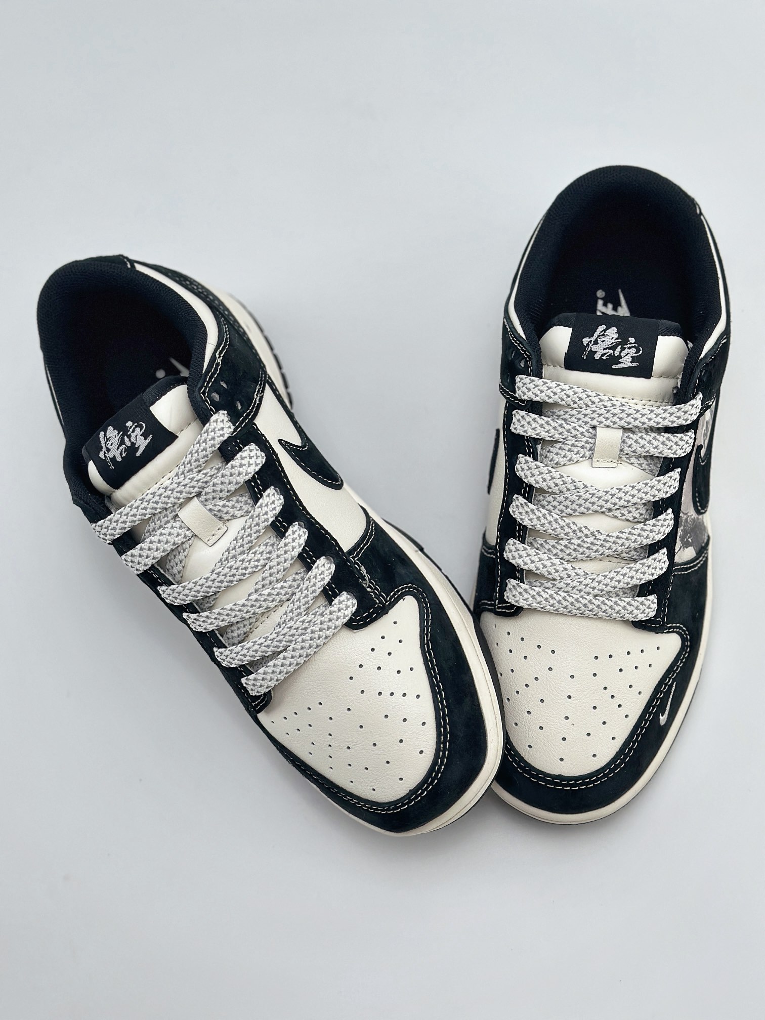 Nike SB Dunk Low x Stussy 黑神话悟空 白黑小钩翻毛满天星 XX2025-555