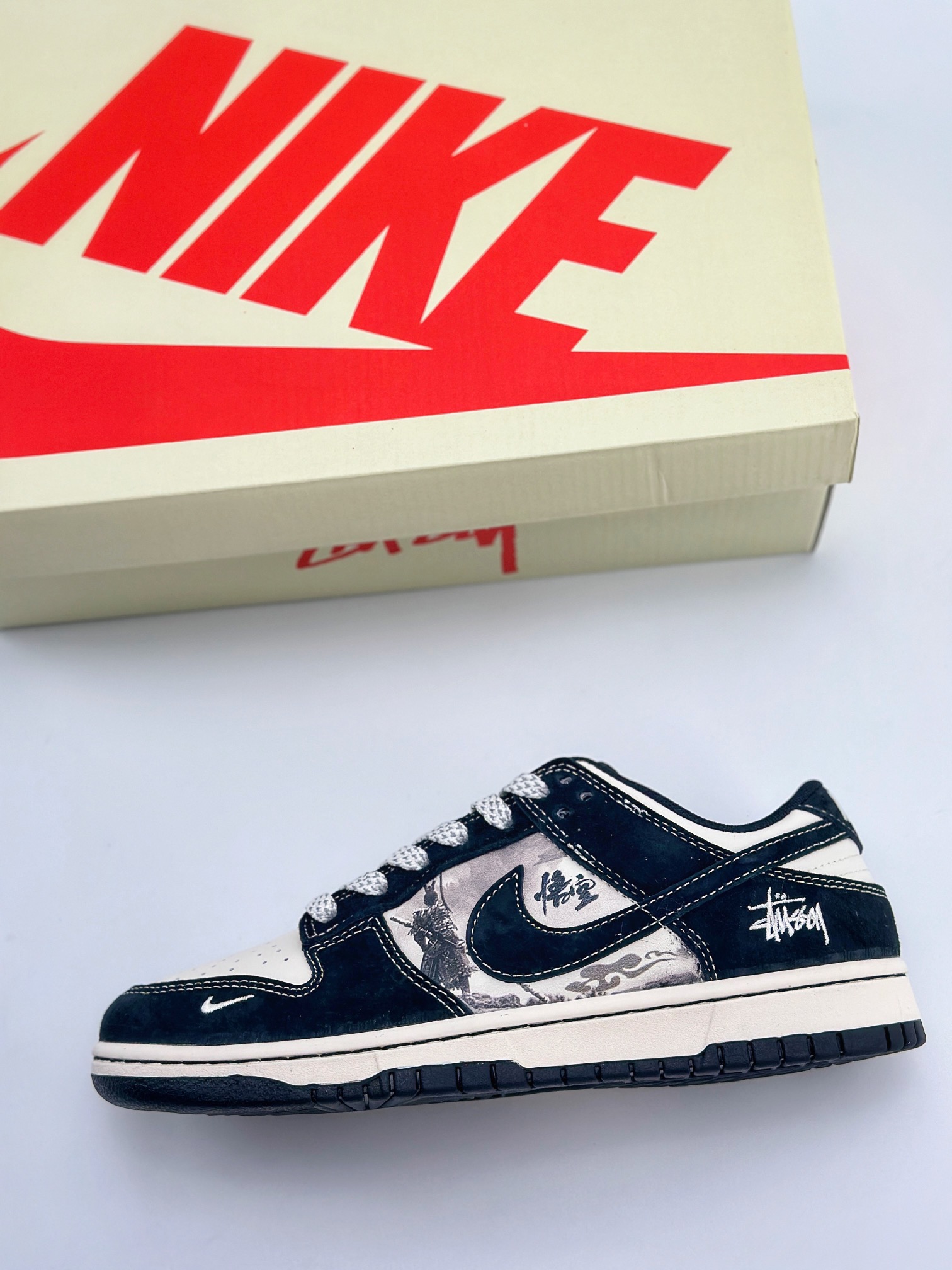 Nike SB Dunk Low x Stussy 黑神话悟空 白黑小钩翻毛满天星 XX2025-555