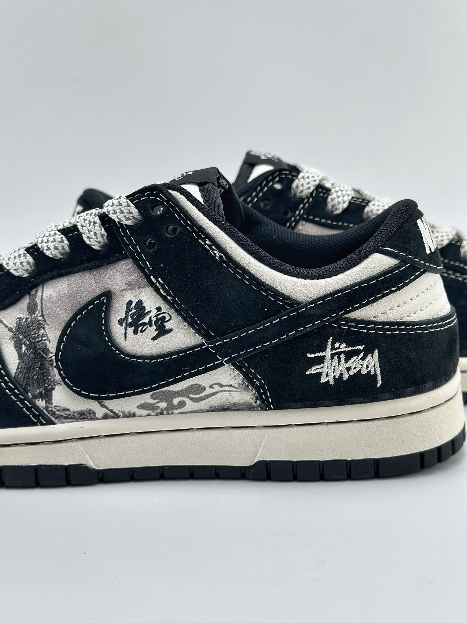 Nike SB Dunk Low x Stussy 黑神话悟空 白黑小钩翻毛满天星 XX2025-555