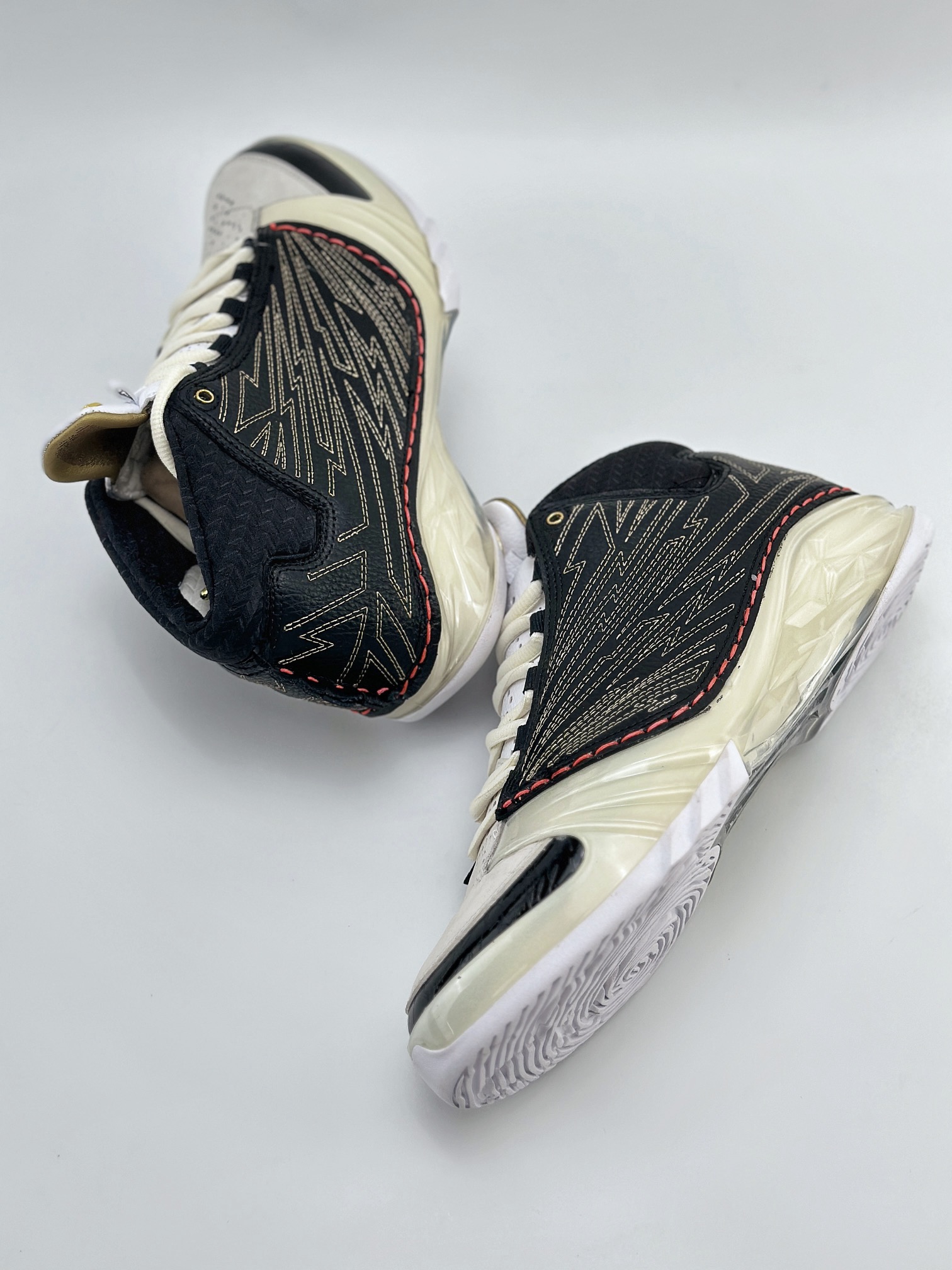 乔丹23代 Air Jordan 23 x TITAN 白黑金 CZ6222-001