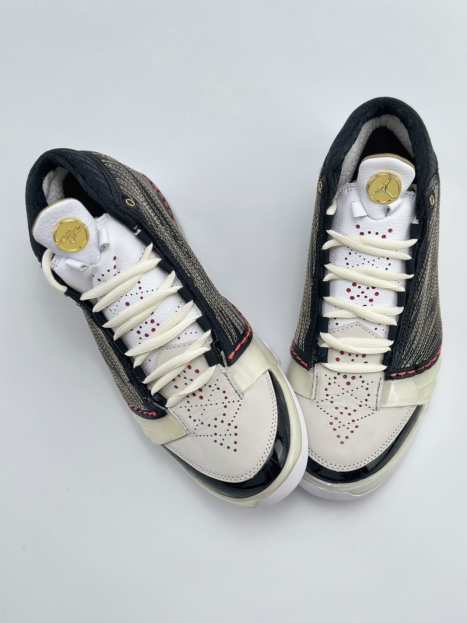 乔丹23代 Air Jordan 23 x TITAN 白黑金 CZ6222-001