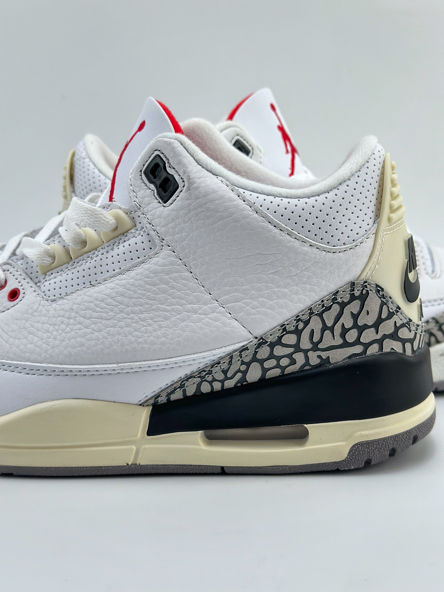 Air Jordan 3 Retro ”White Cement Reimagined” 做旧白水泥 DN3707-100