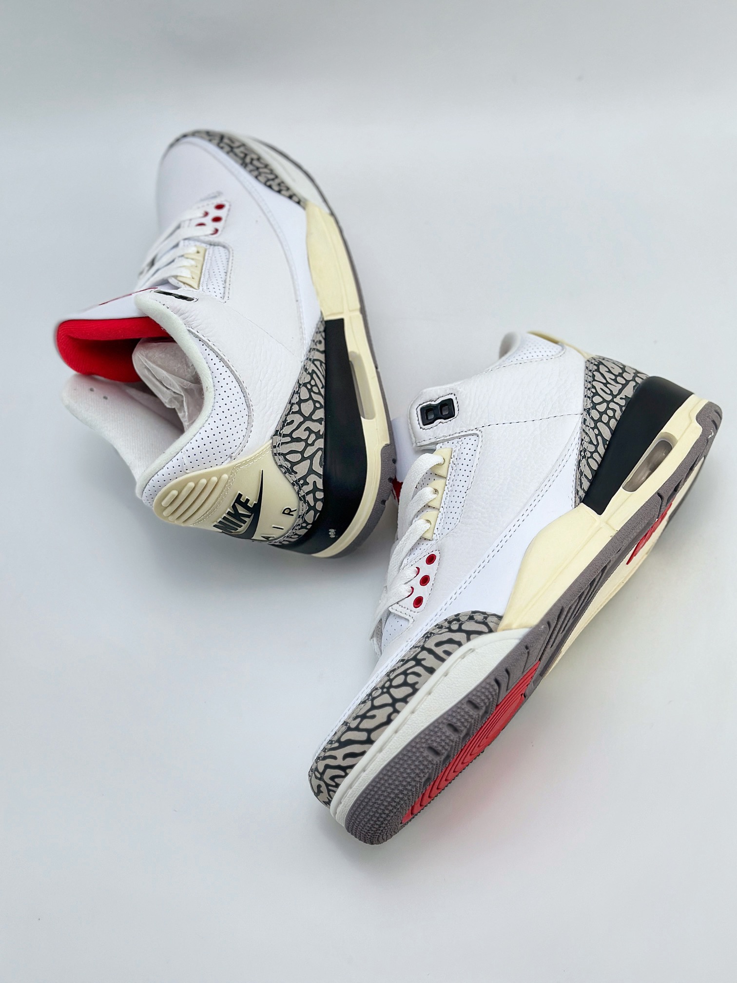 Air Jordan 3 Retro ”White Cement Reimagined” 做旧白水泥 DN3707-100