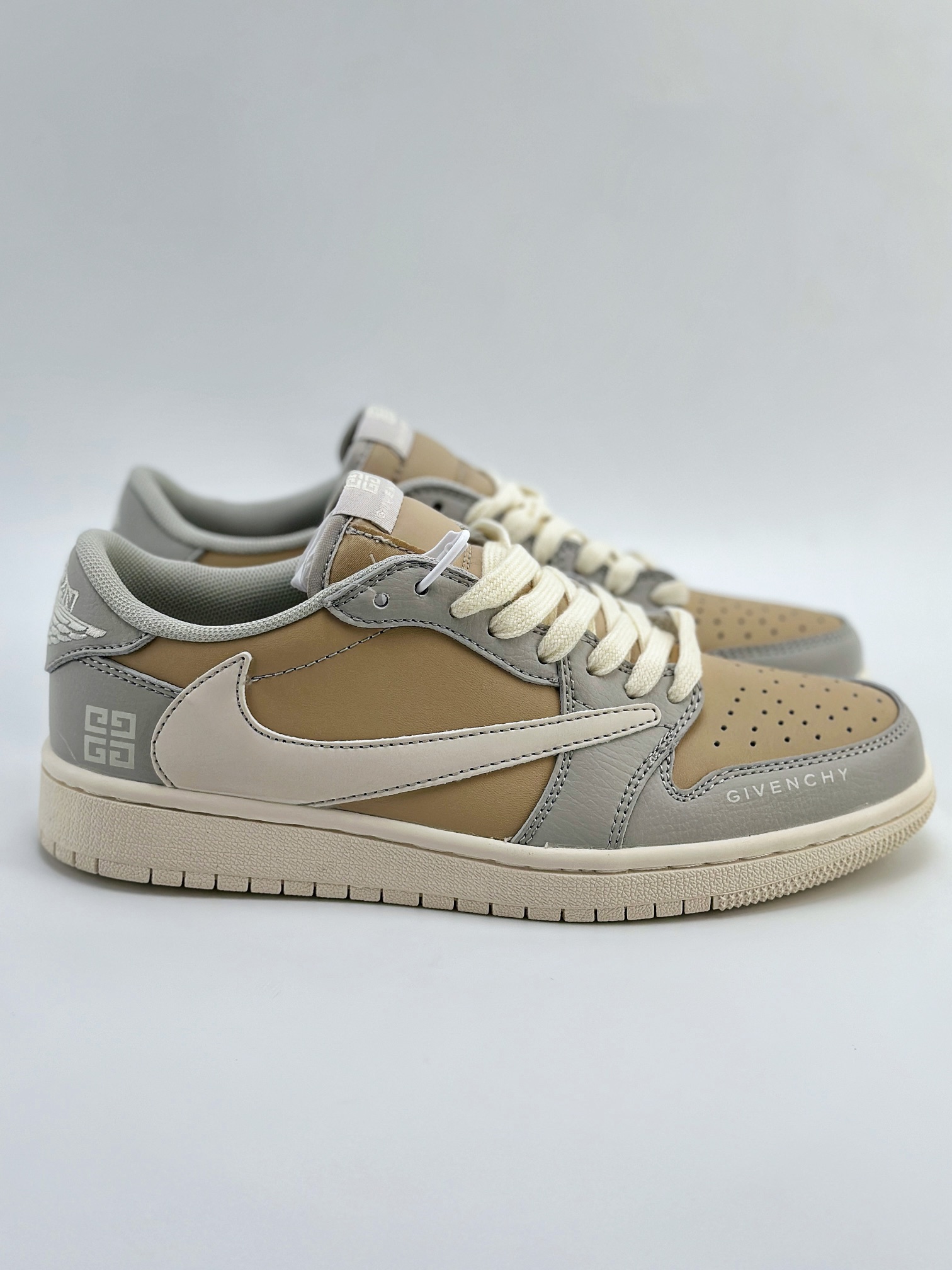 Travis Scott x Nike Air Jordan 1 Low x GIVENCHY 三方联名 Air Jordan 1 Low 反转灰棕倒钩 QY0568-951