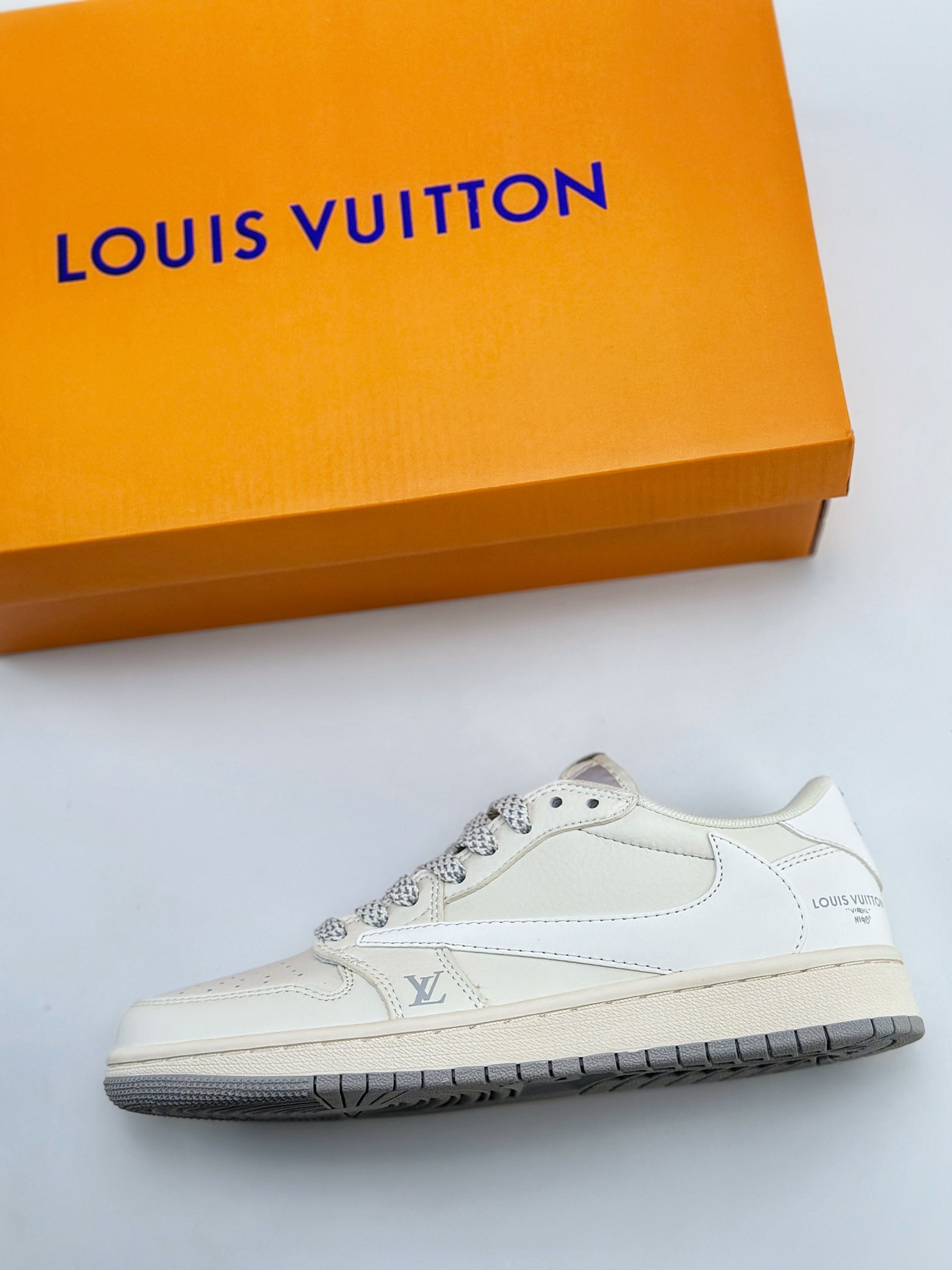 Travis Scott x Nike Air Jordan 1 Low x Louis Vuitton 珠光白 XZ1268-002