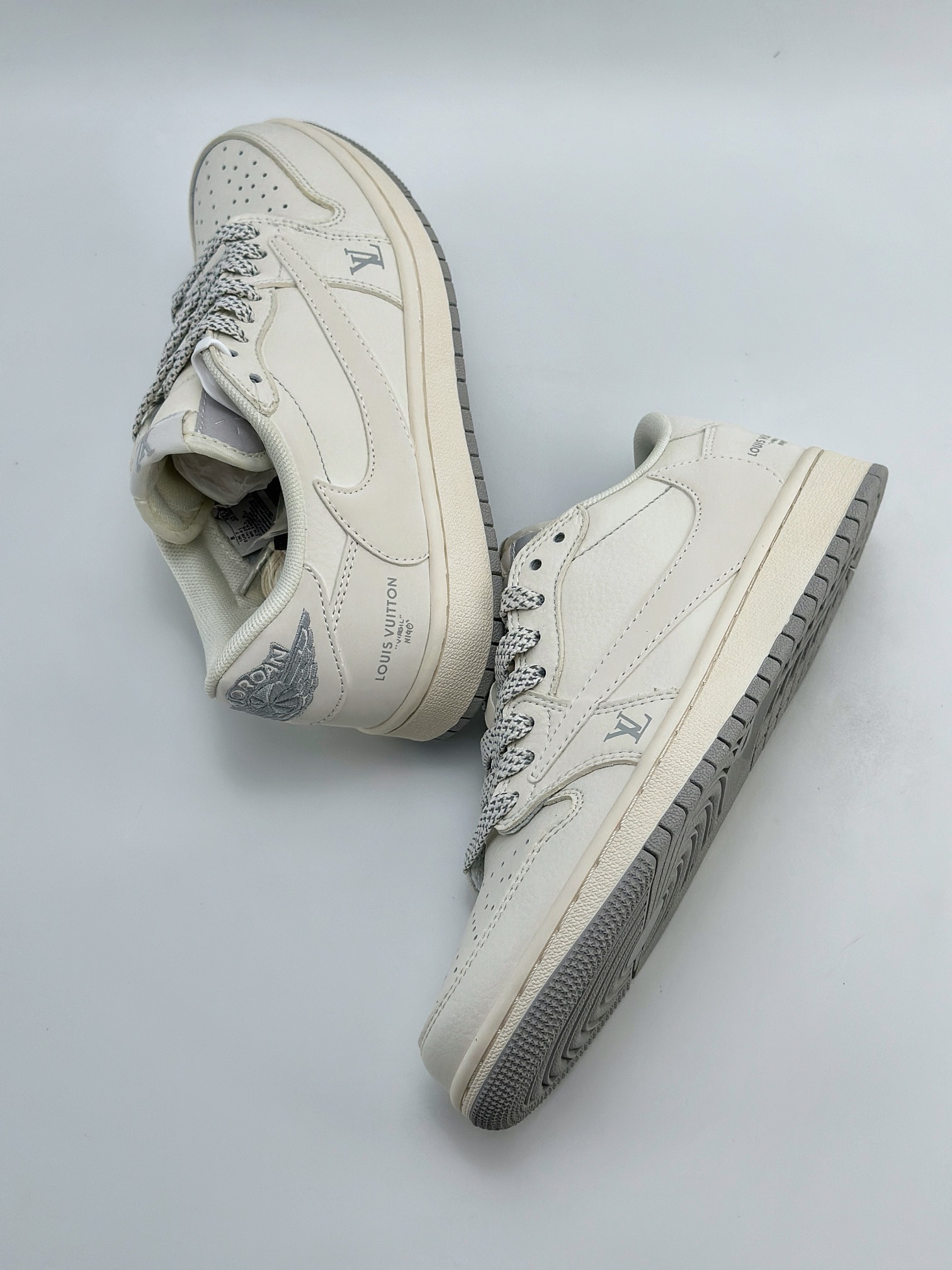 Travis Scott x Nike Air Jordan 1 Low x Louis Vuitton 珠光白 XZ1268-002