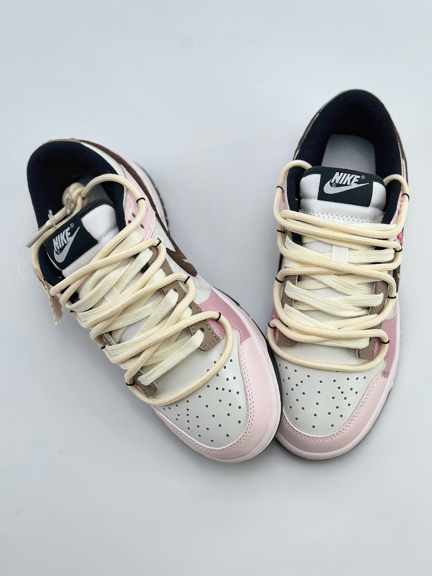 Nike SB Dunk Low 熊猫恶作剧 CW1590-100